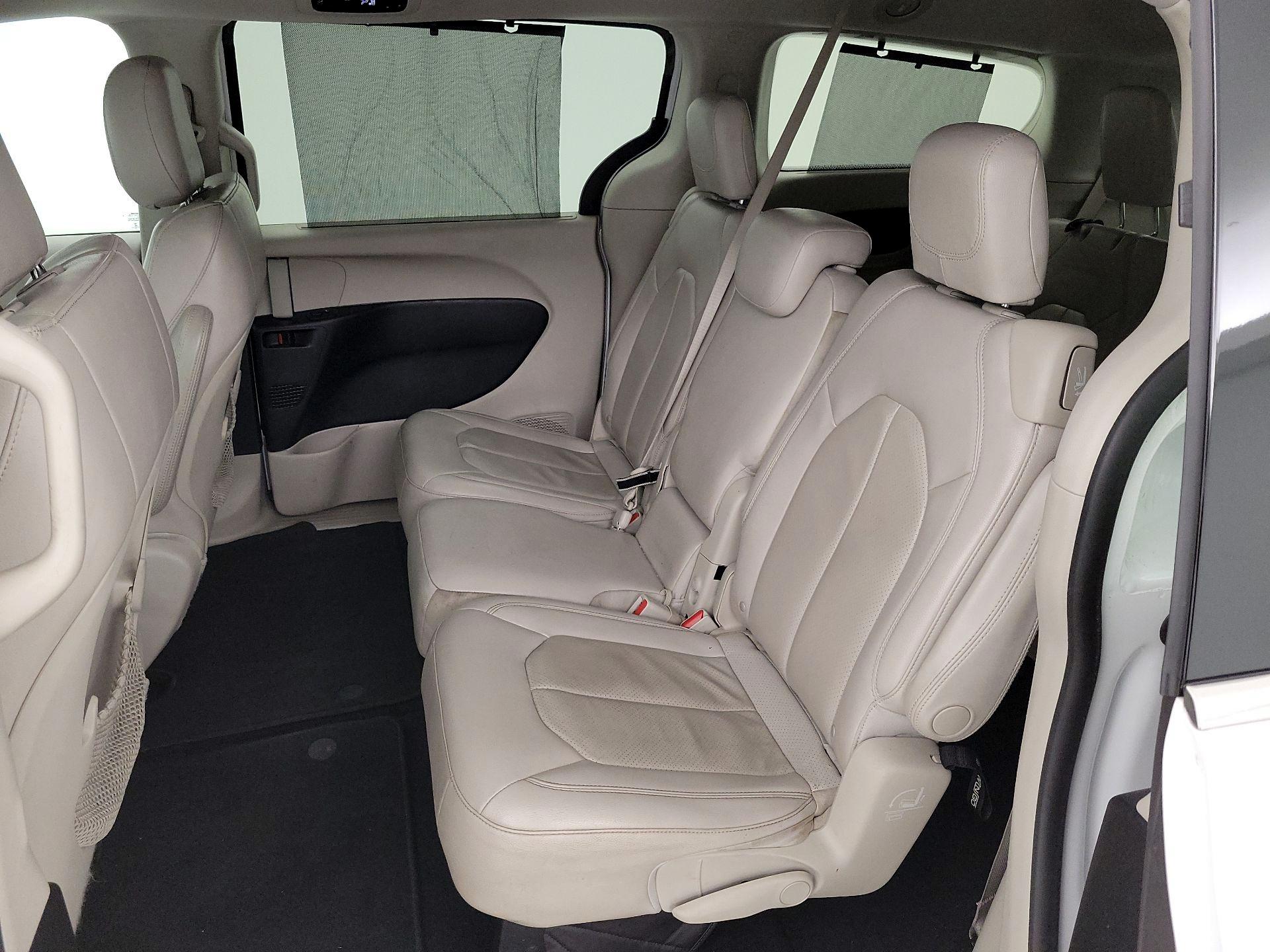 Thumbnail: 2018 Chrysler Pacifica - 20