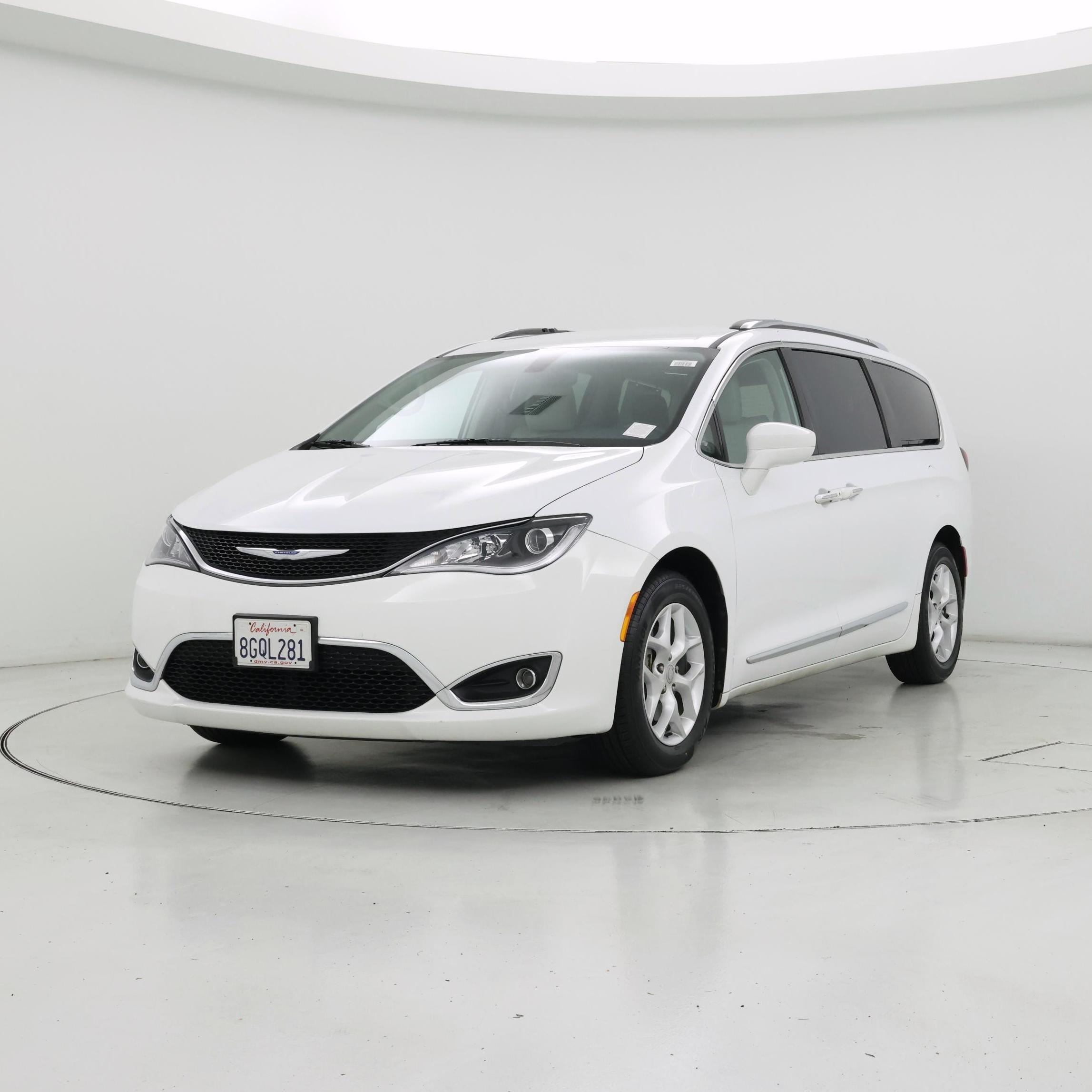 Thumbnail: 2018 Chrysler Pacifica - 4