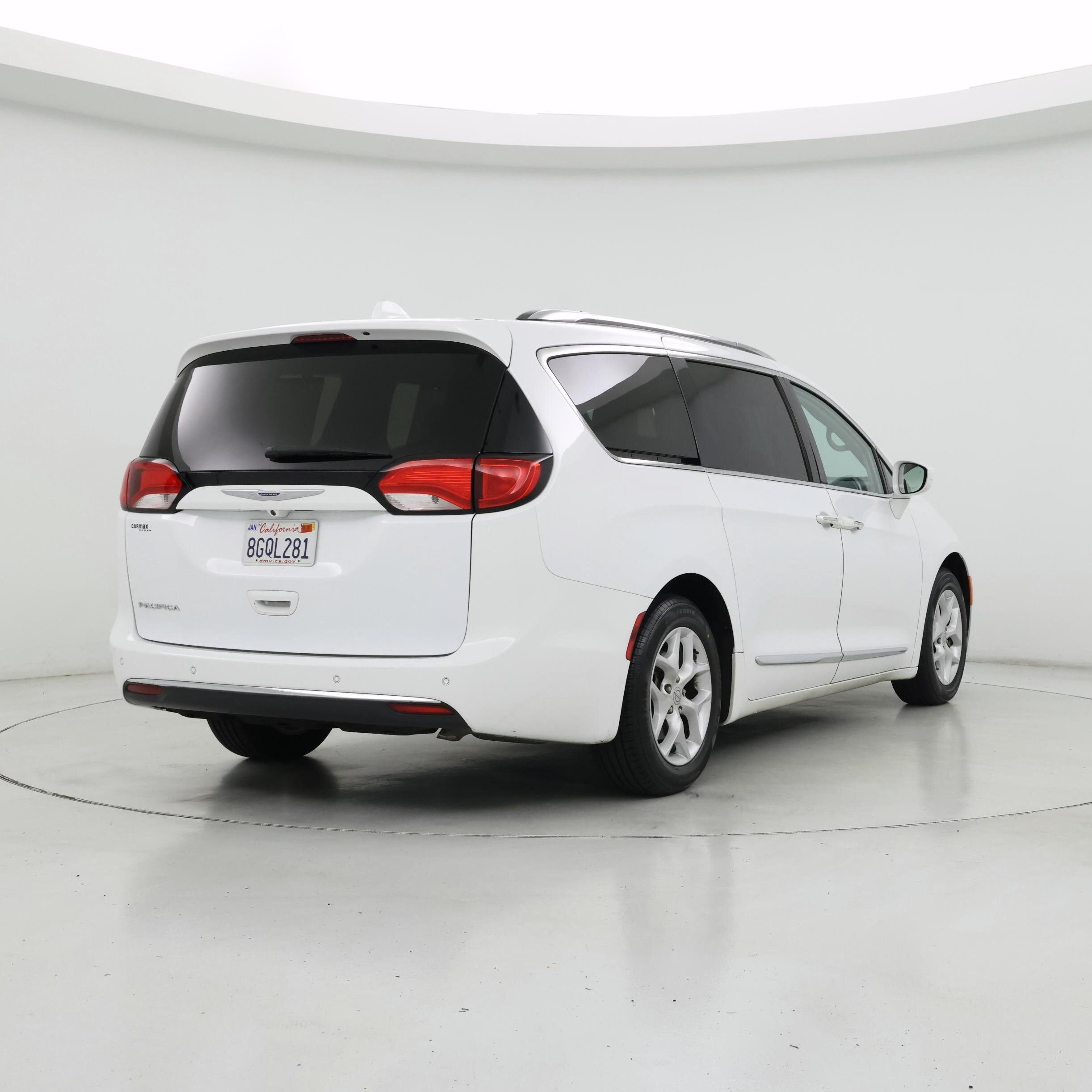 Thumbnail: 2018 Chrysler Pacifica - 8