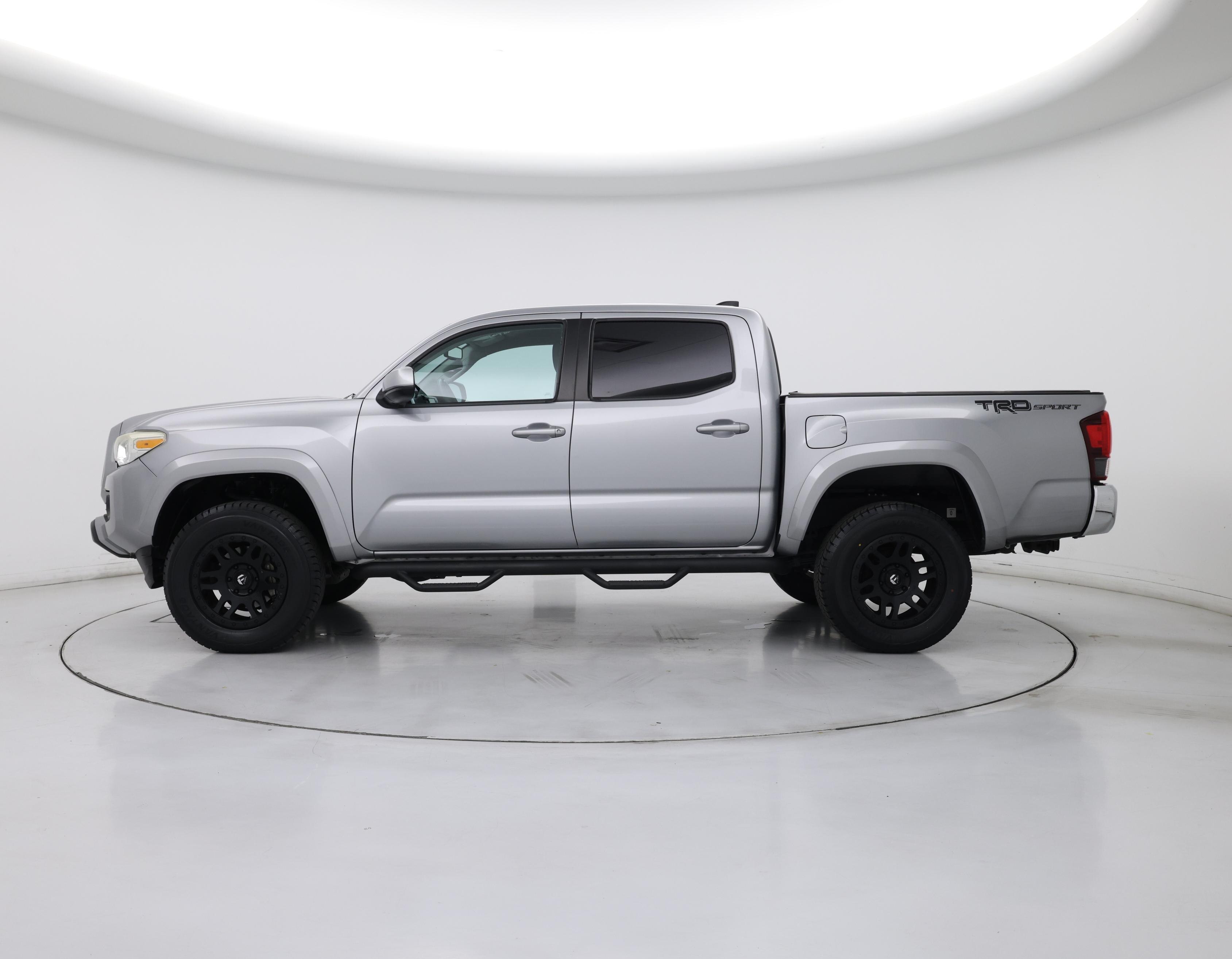 Thumbnail: 2020 Toyota Tacoma - 3
