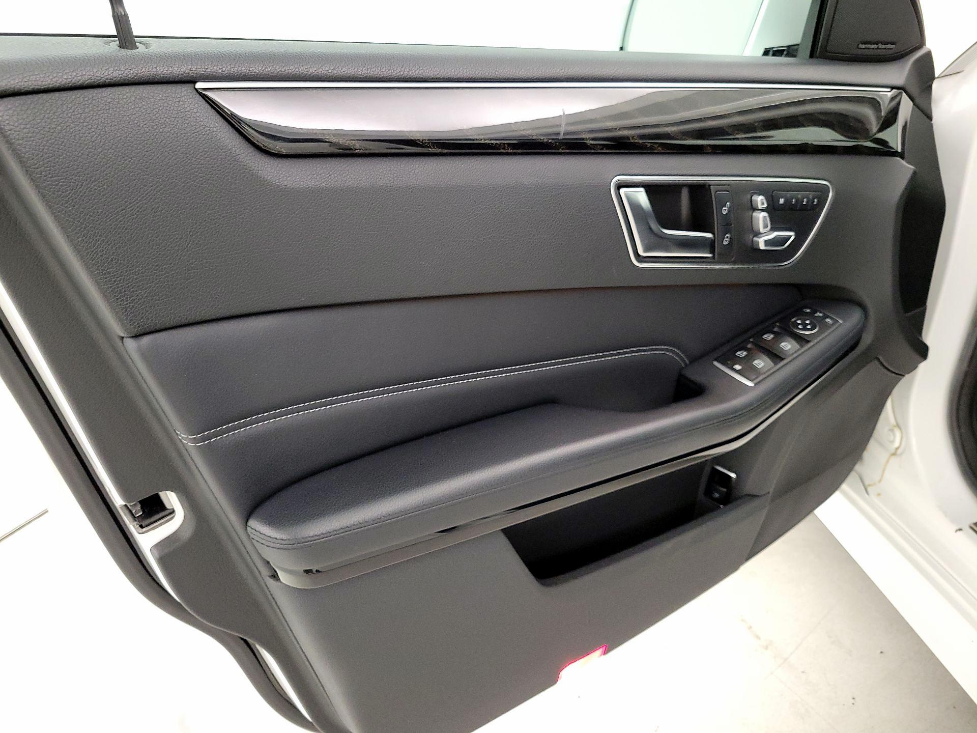 Thumbnail: 2016 Mercedes-Benz E-Class - 12