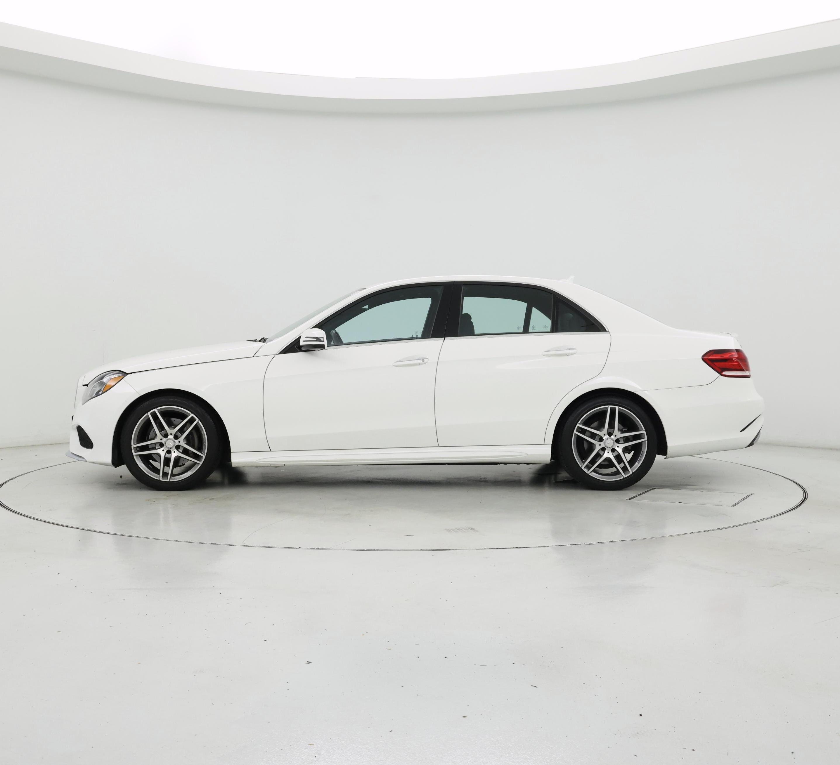 Thumbnail: 2016 Mercedes-Benz E-Class - 3