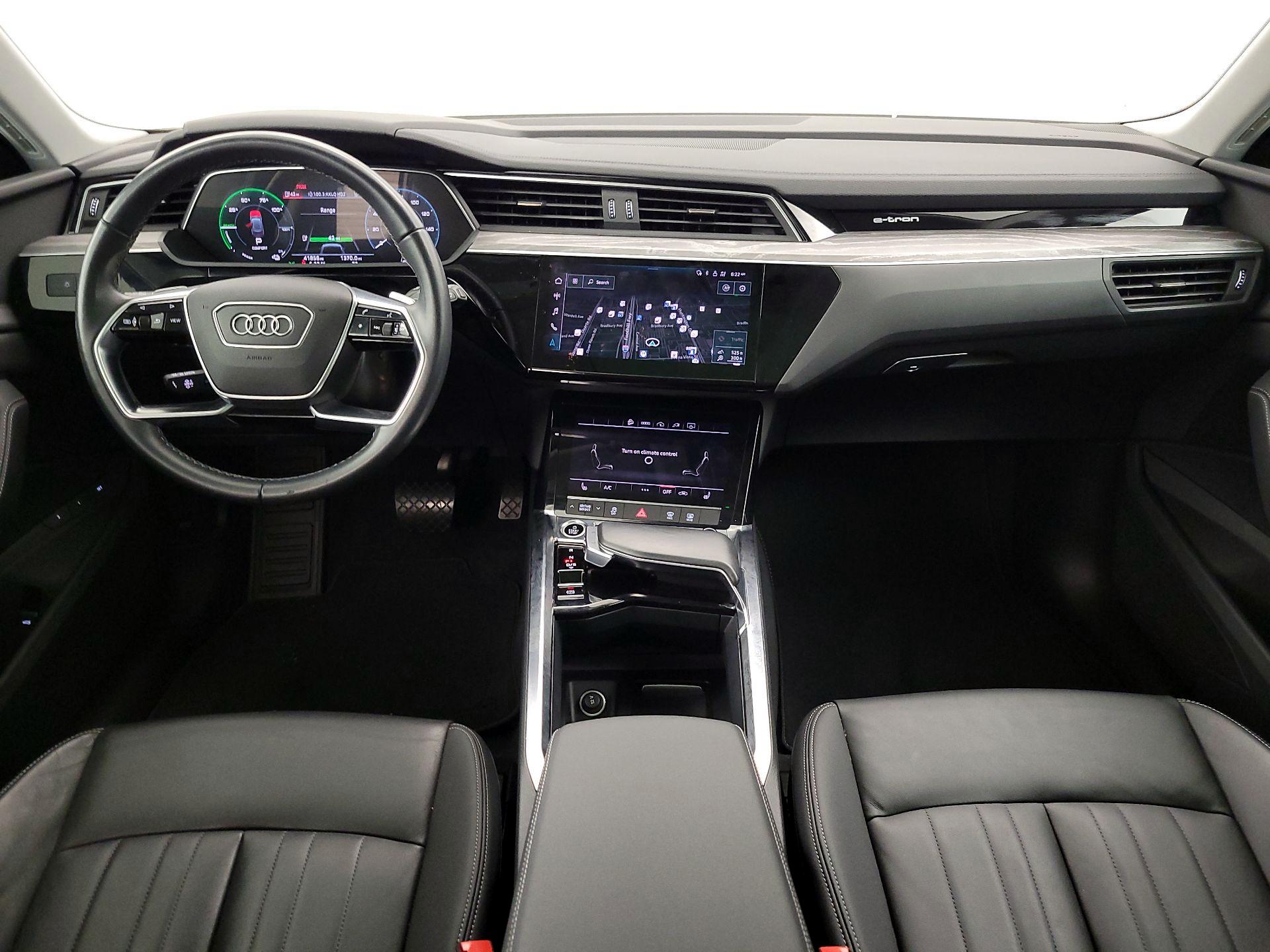 Thumbnail: 2022 Audi e-tron - 9