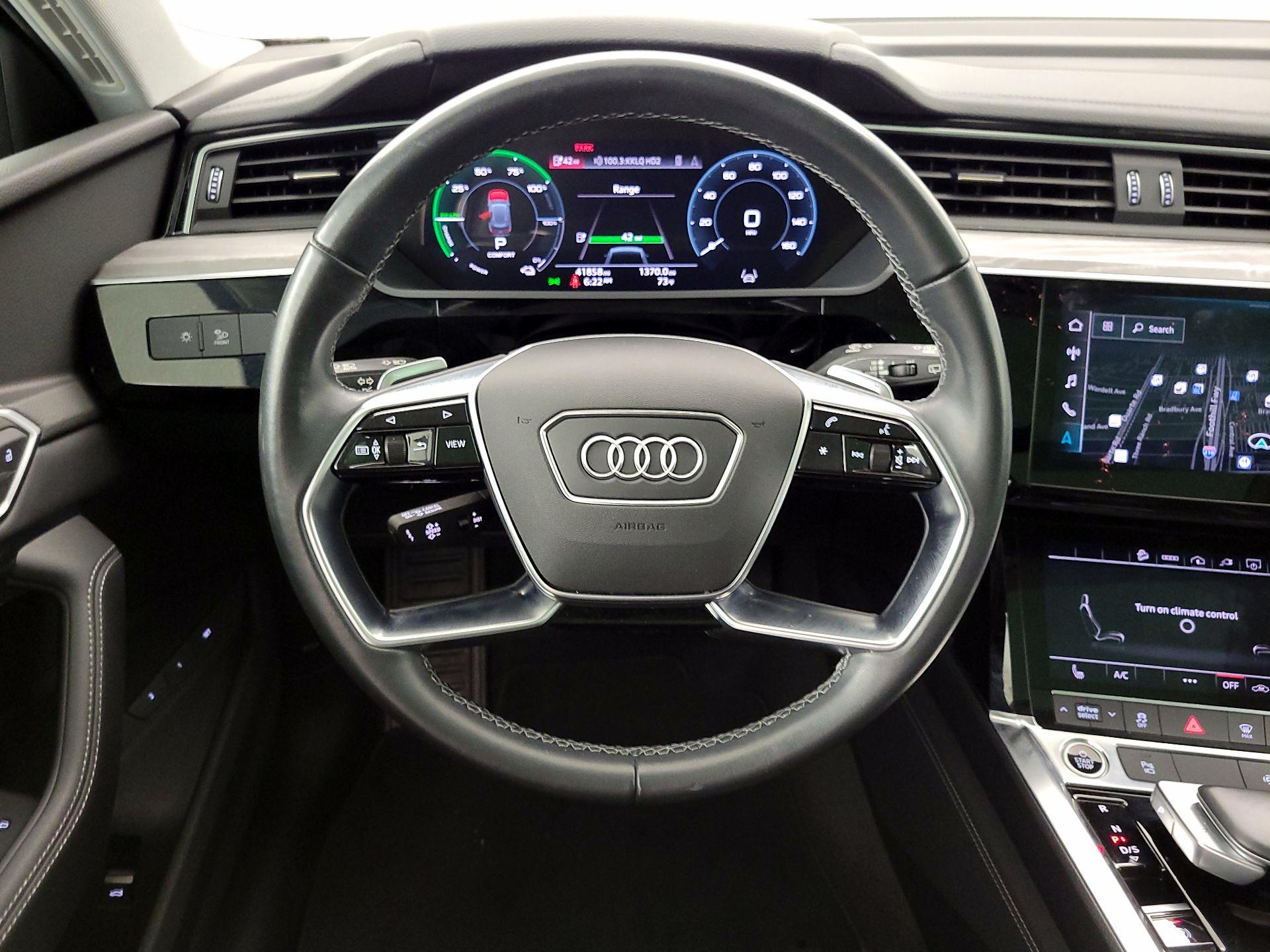 Thumbnail: 2022 Audi e-tron - 10