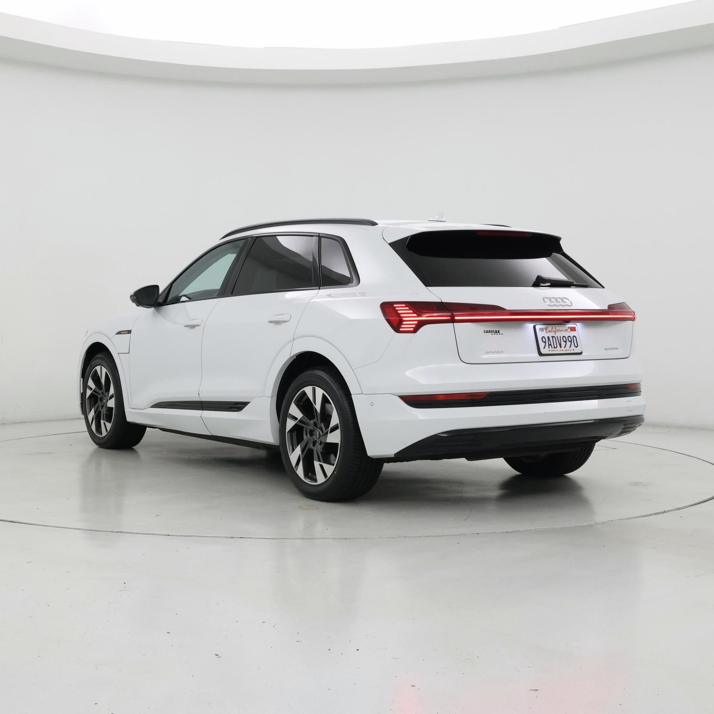 Thumbnail: 2022 Audi e-tron - 2