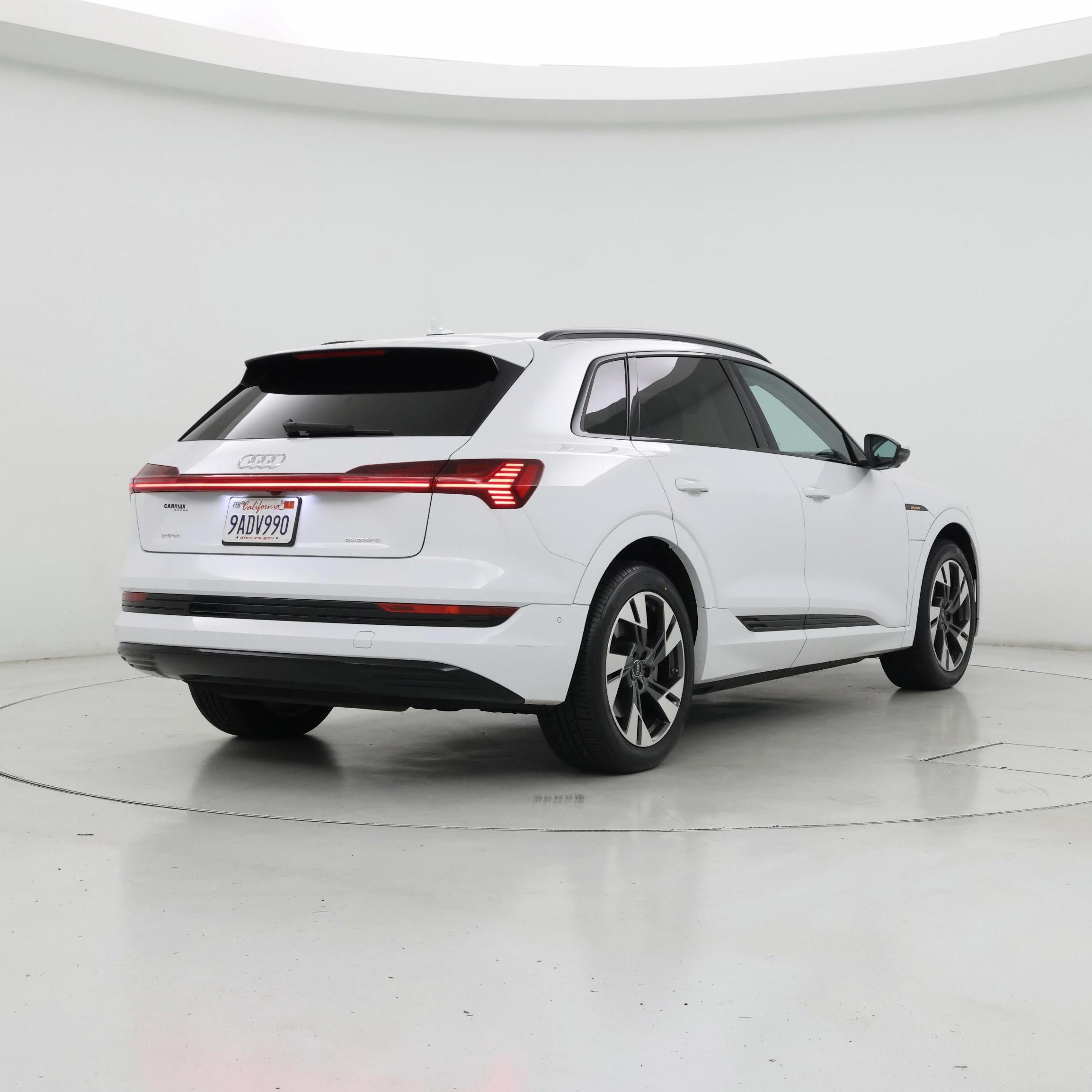 Thumbnail: 2022 Audi e-tron - 8