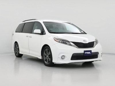 White 2016 Toyota Sienna SE