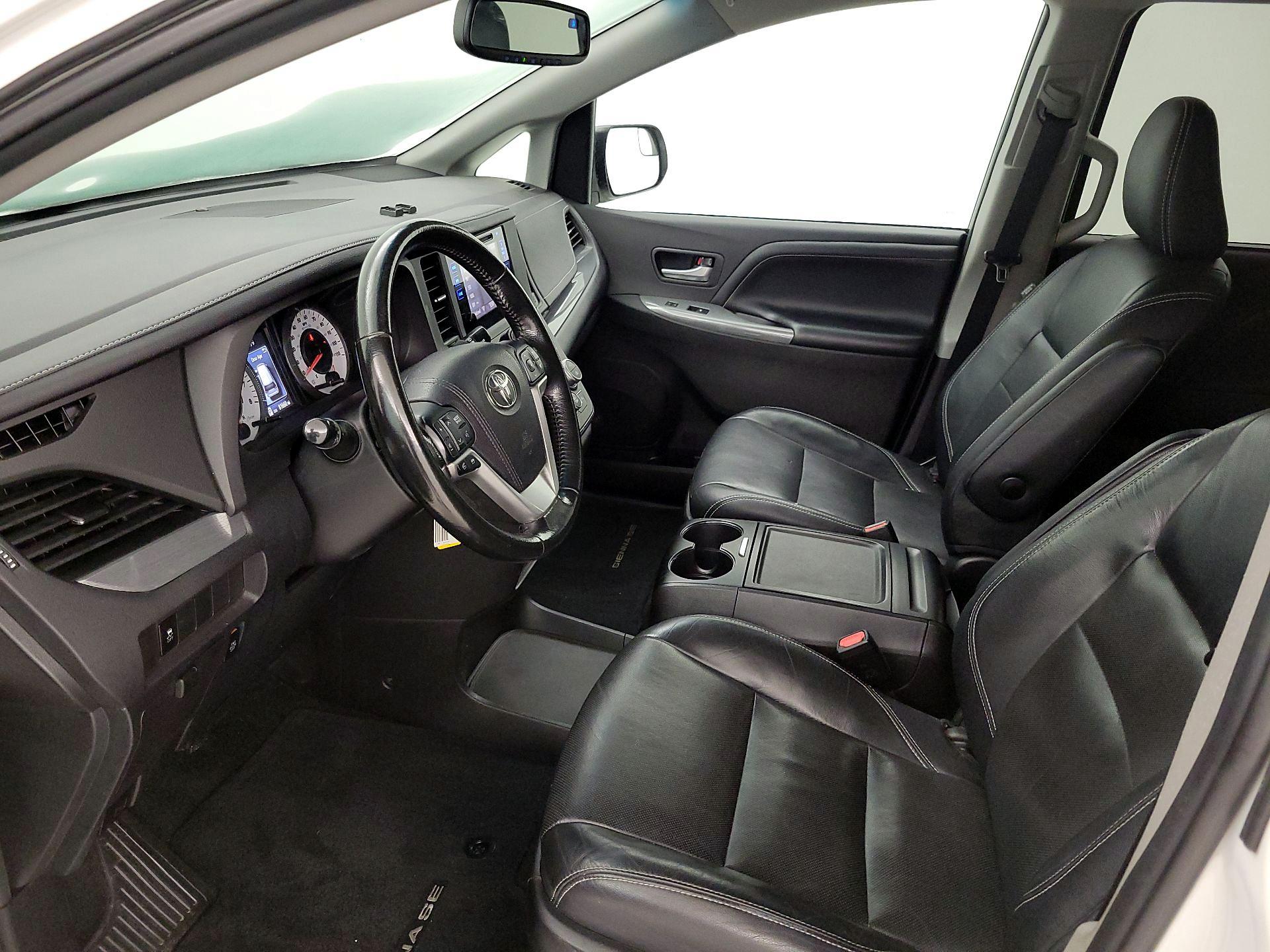 Thumbnail: 2016 Toyota Sienna - 11