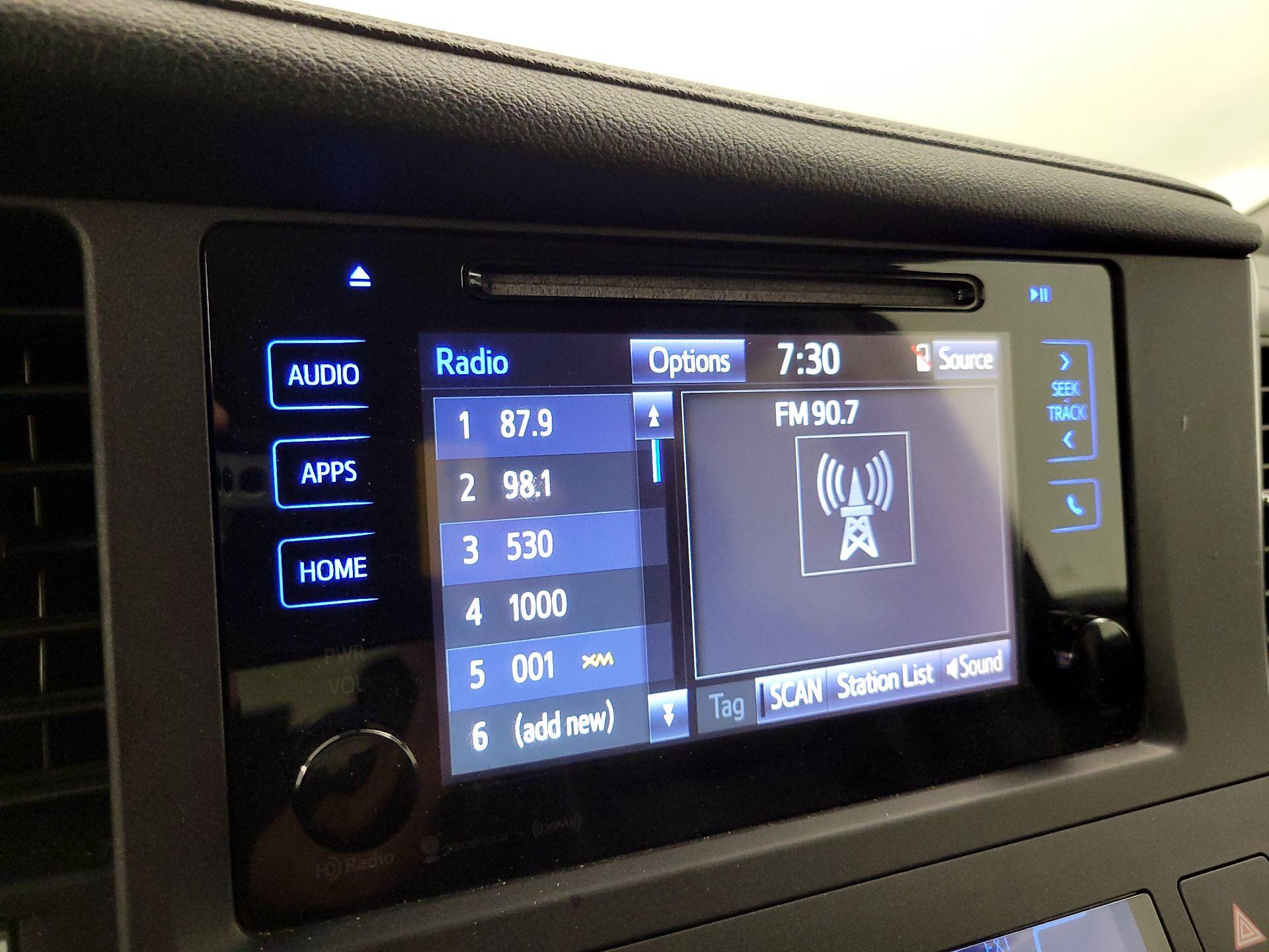 Thumbnail: 2016 Toyota Sienna - 15