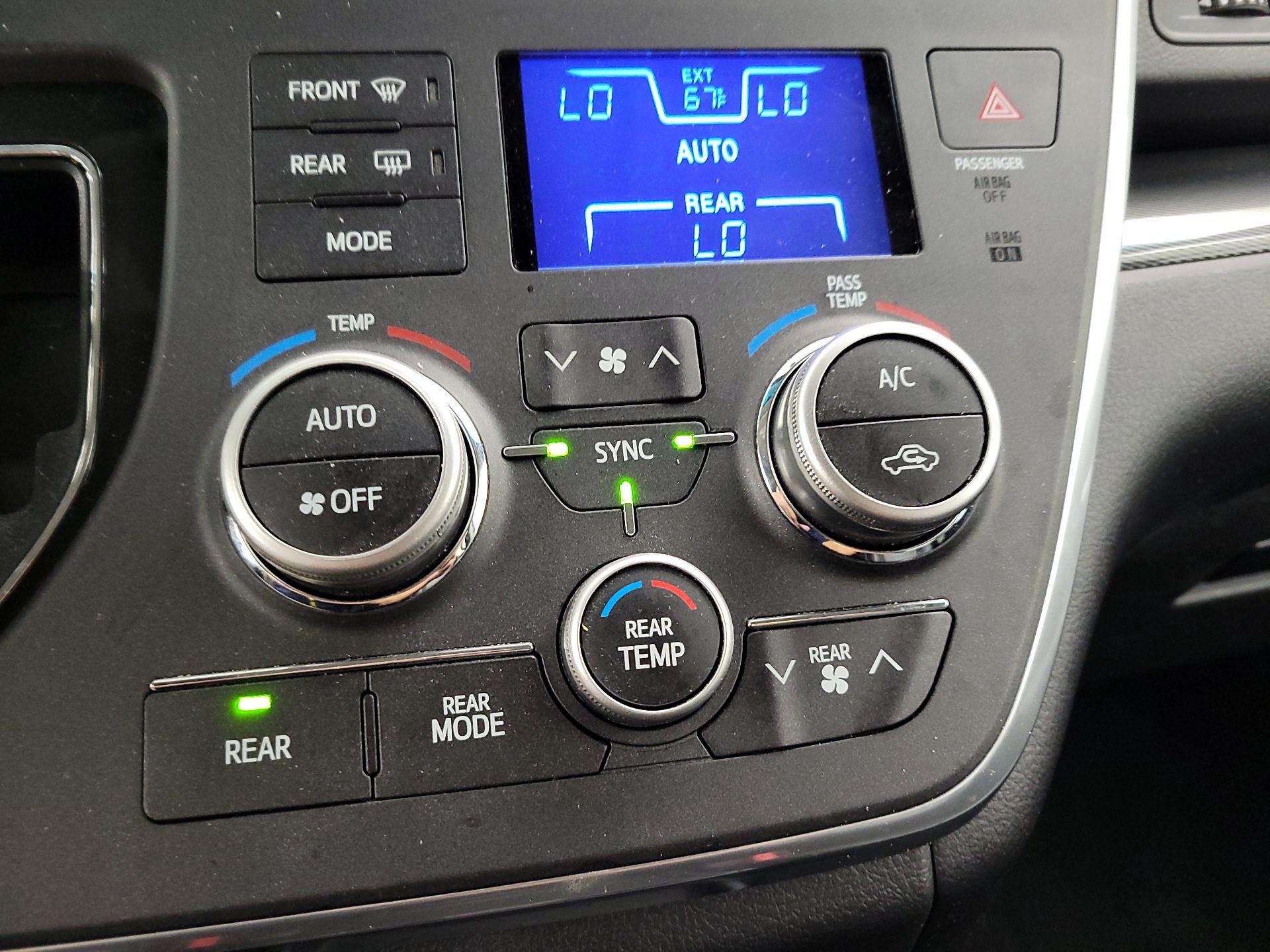 Thumbnail: 2016 Toyota Sienna - 16