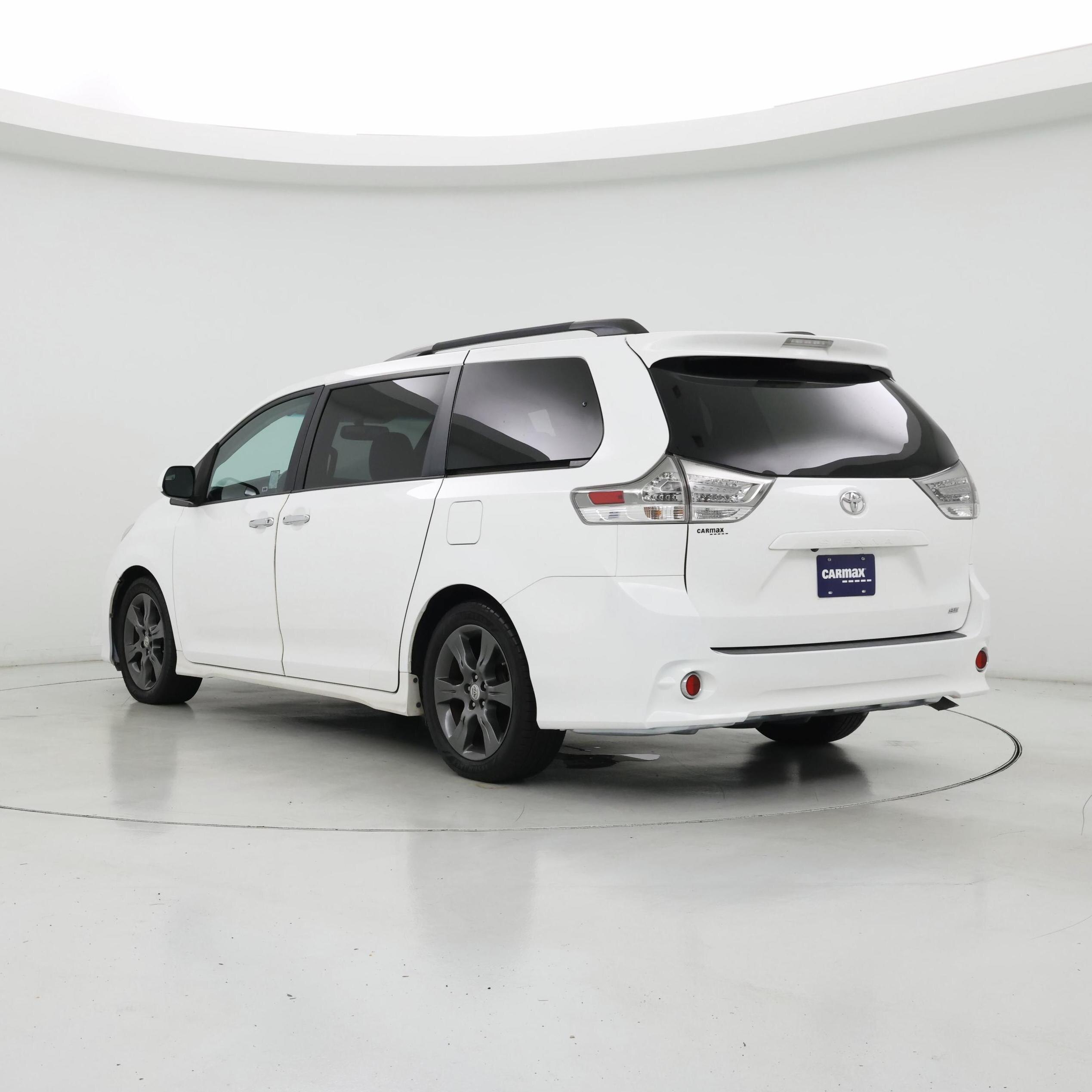Thumbnail: 2016 Toyota Sienna - 2