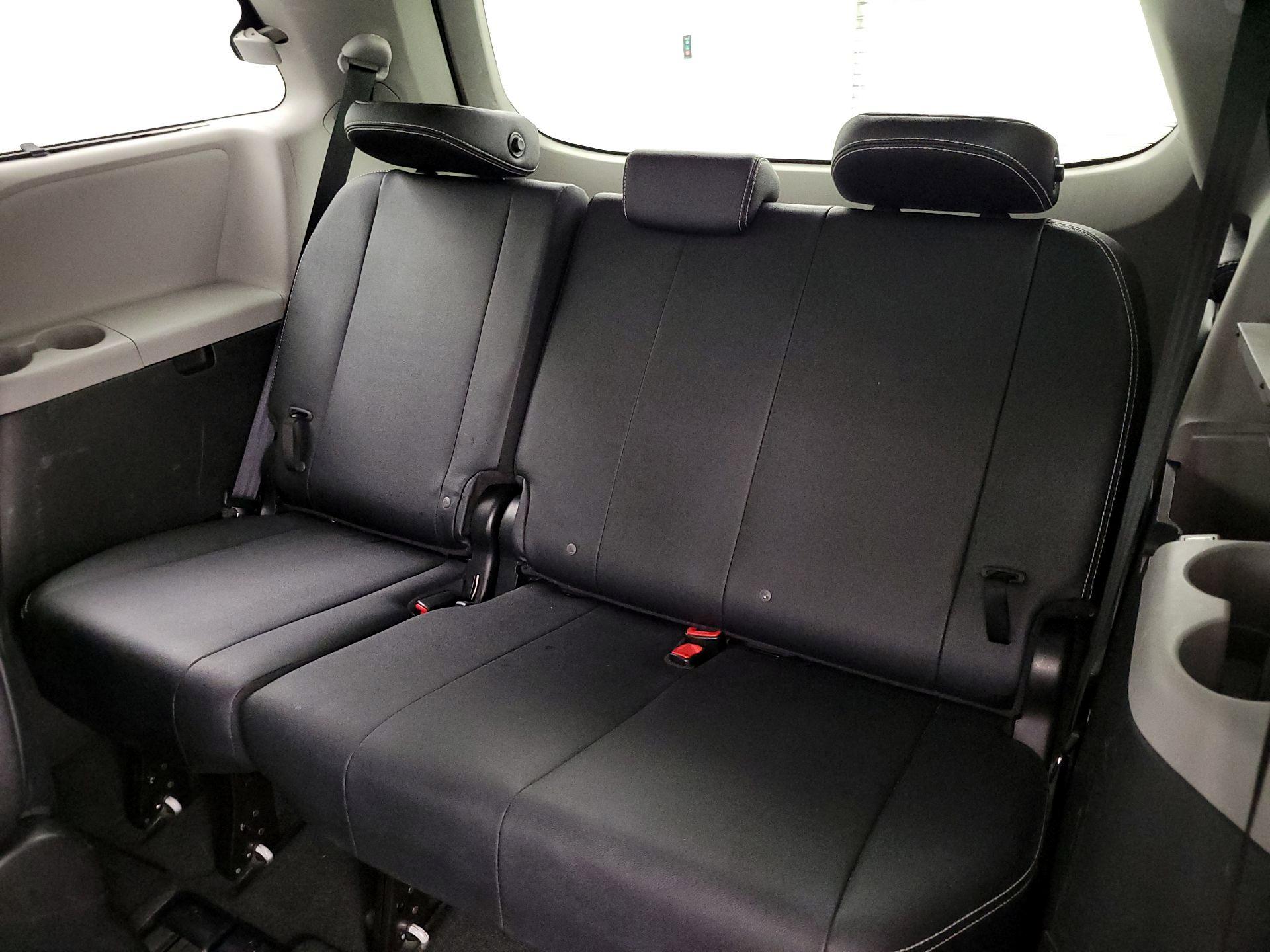 Thumbnail: 2016 Toyota Sienna - 20