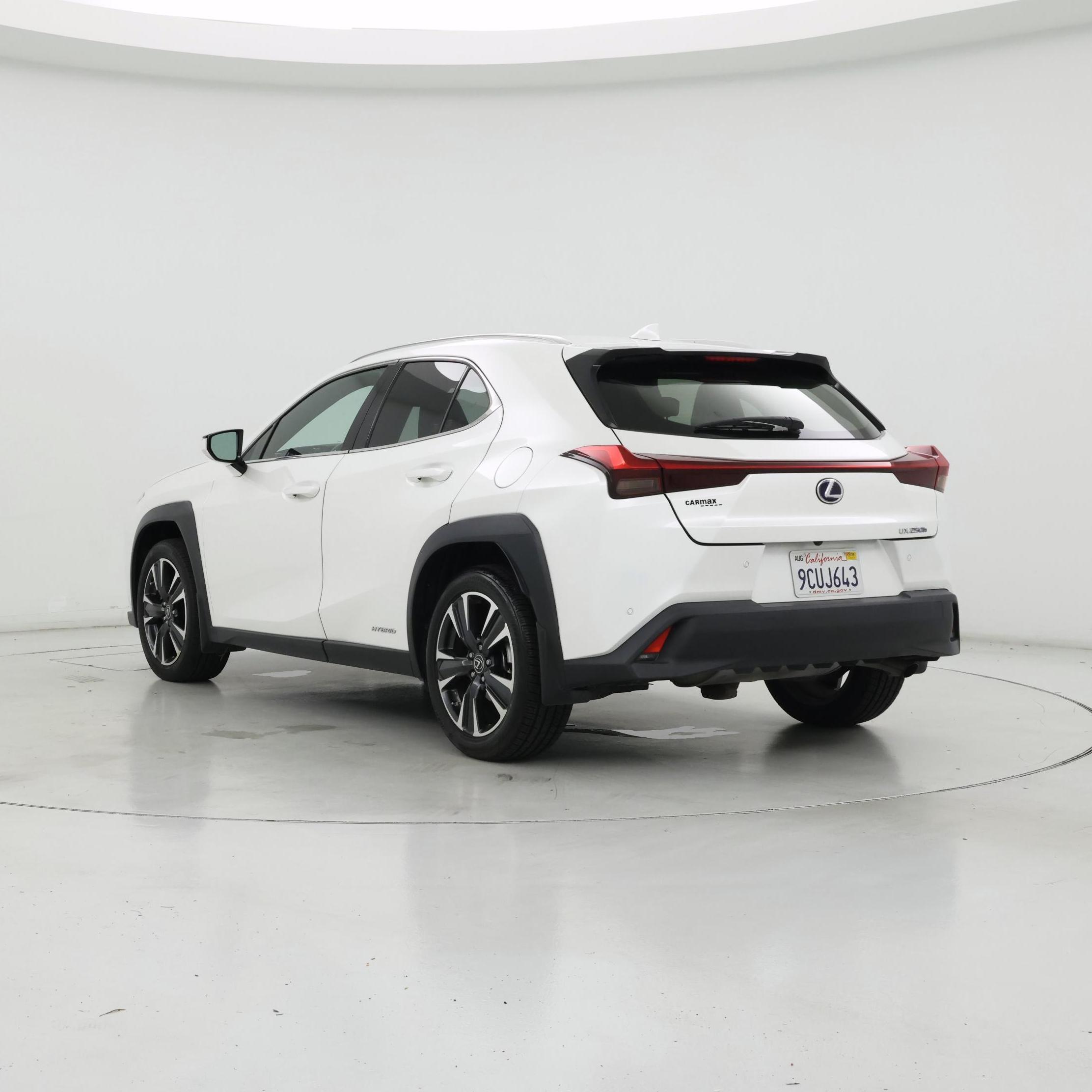 Thumbnail: 2022 Lexus UX - 2