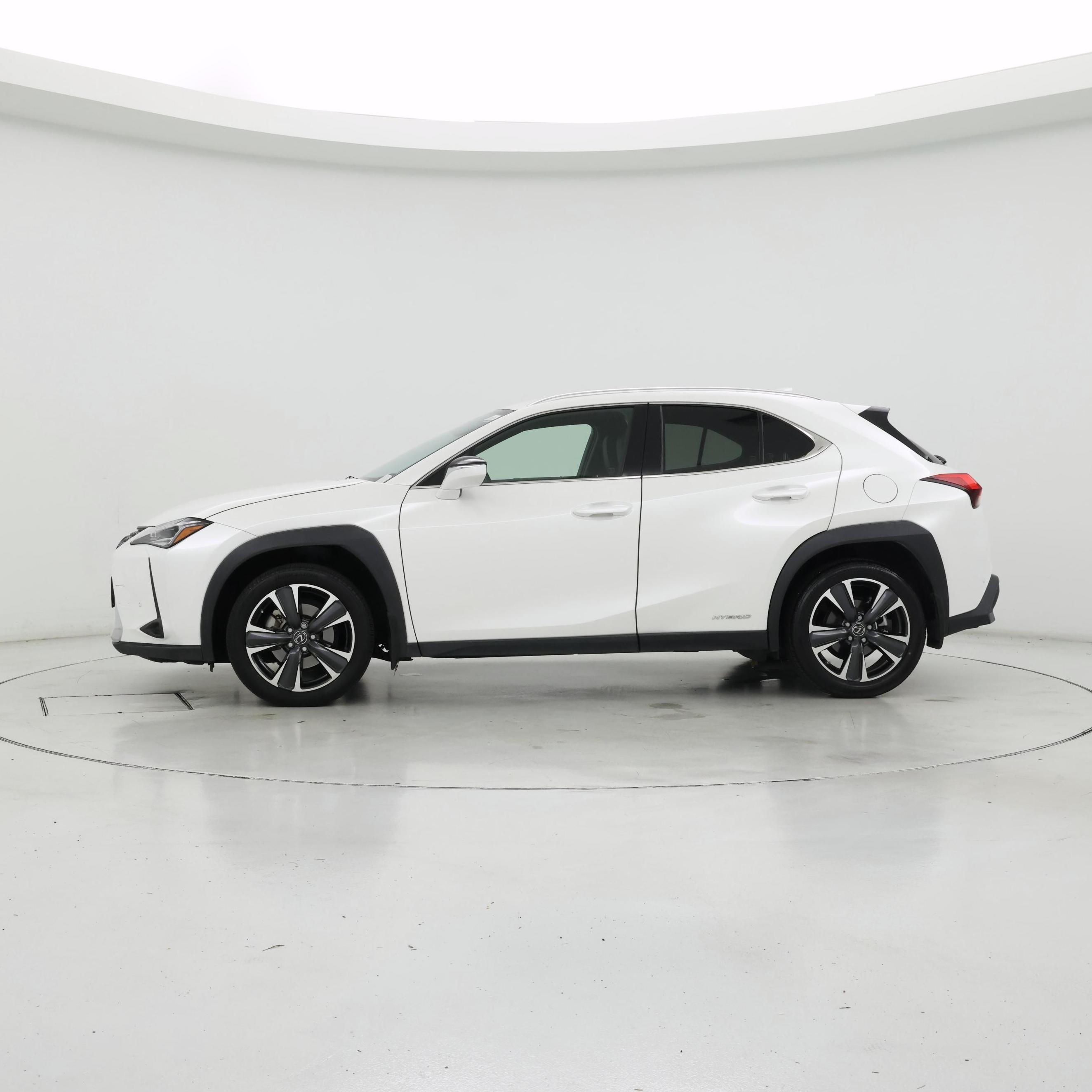 Thumbnail: 2022 Lexus UX - 3