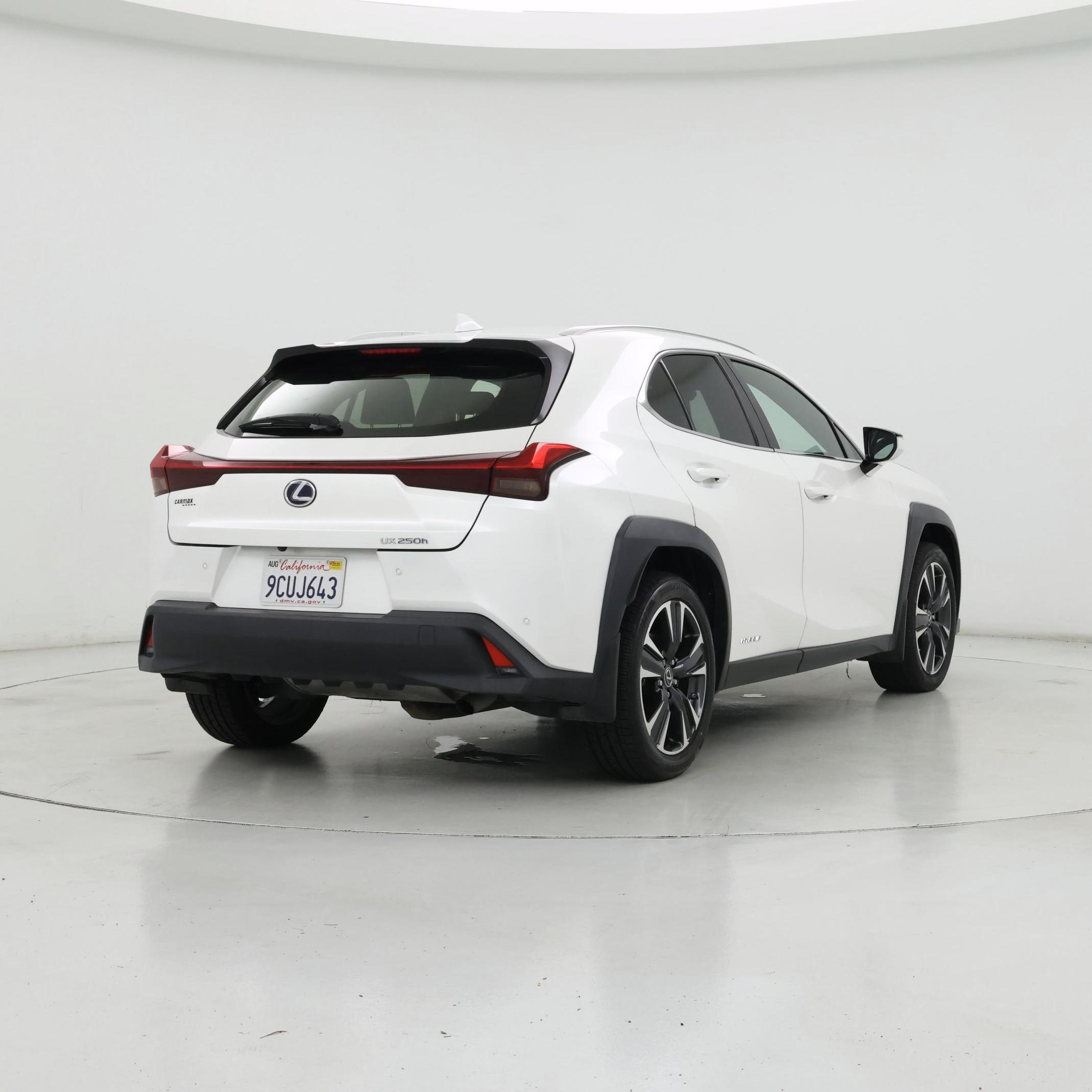 Thumbnail: 2022 Lexus UX - 8