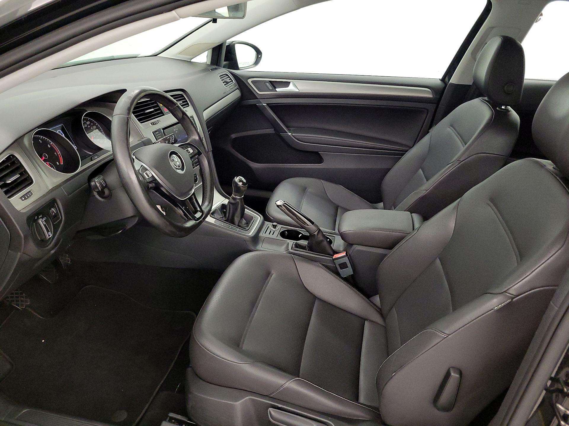 Thumbnail: 2015 Volkswagen Golf - 11