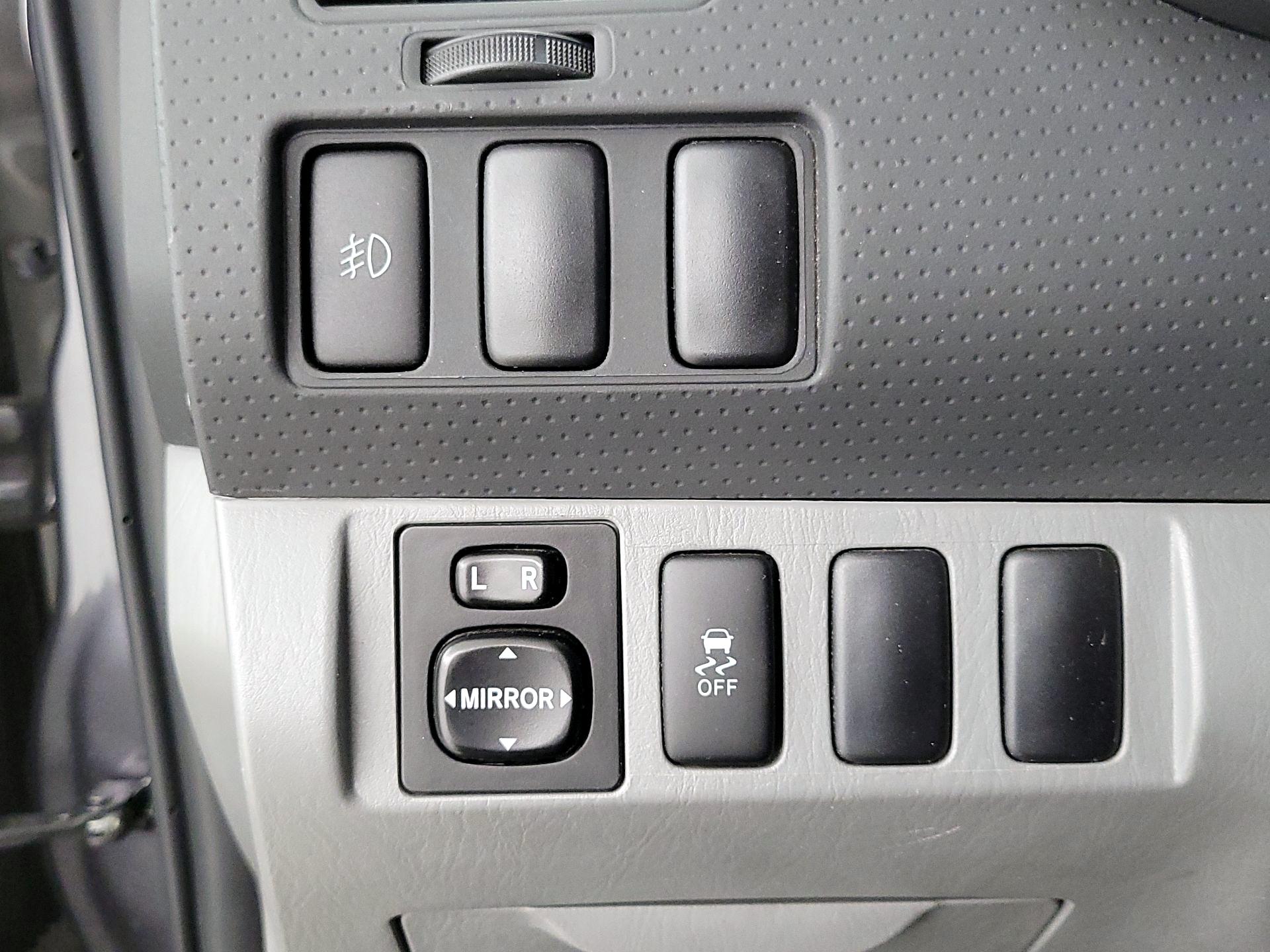 Thumbnail: 2015 Toyota Tacoma - 13