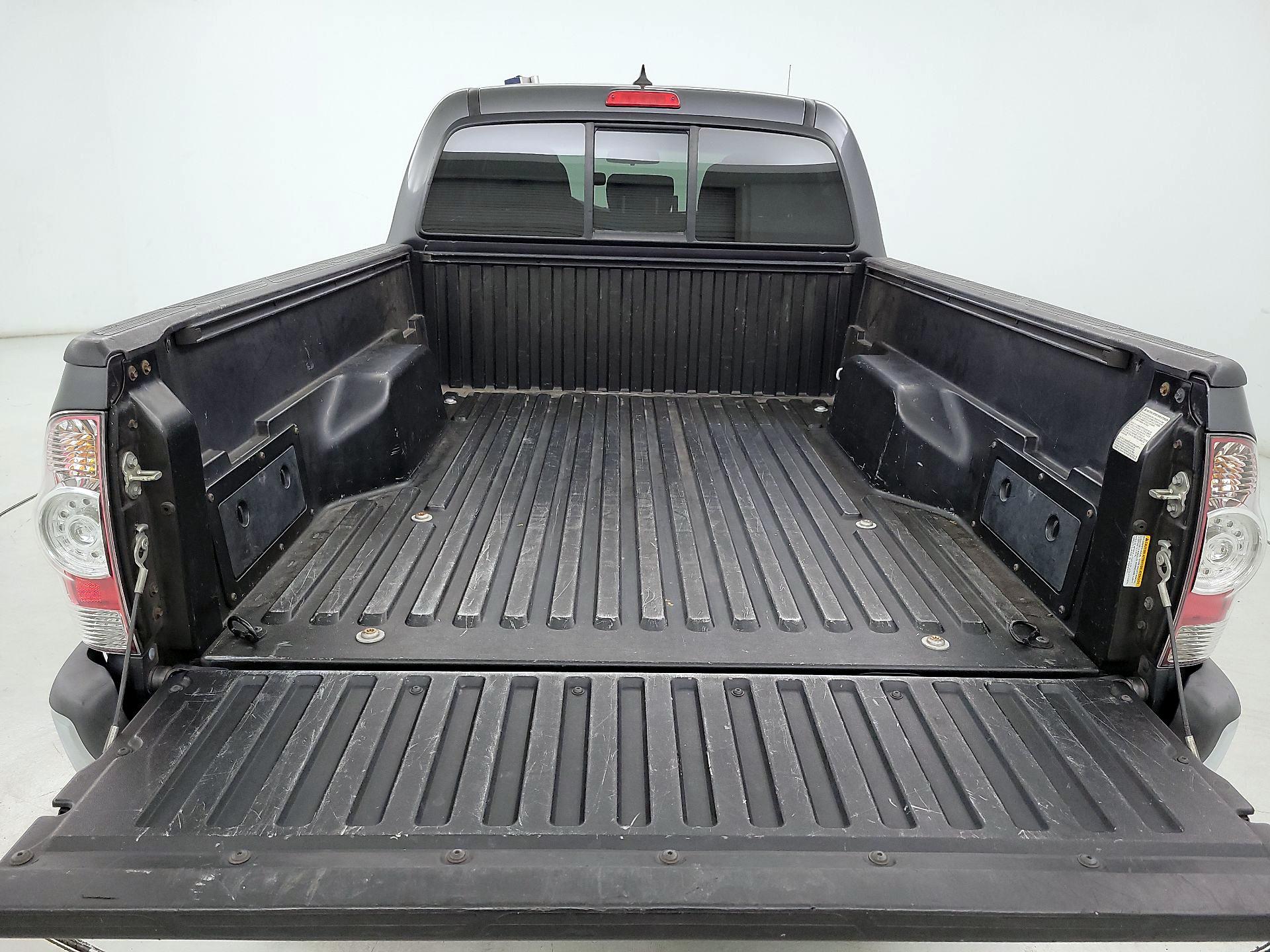 Thumbnail: 2015 Toyota Tacoma - 20