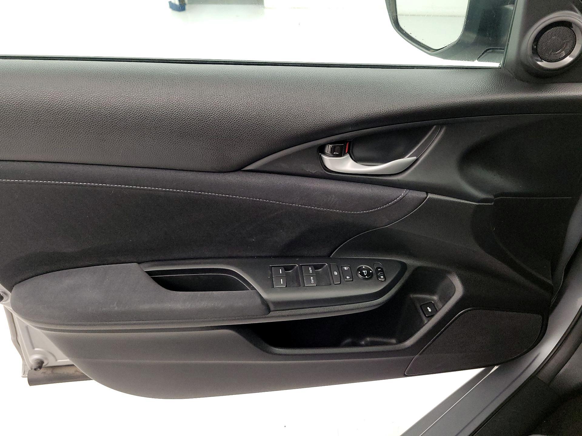 Thumbnail: 2019 Honda Insight - 12