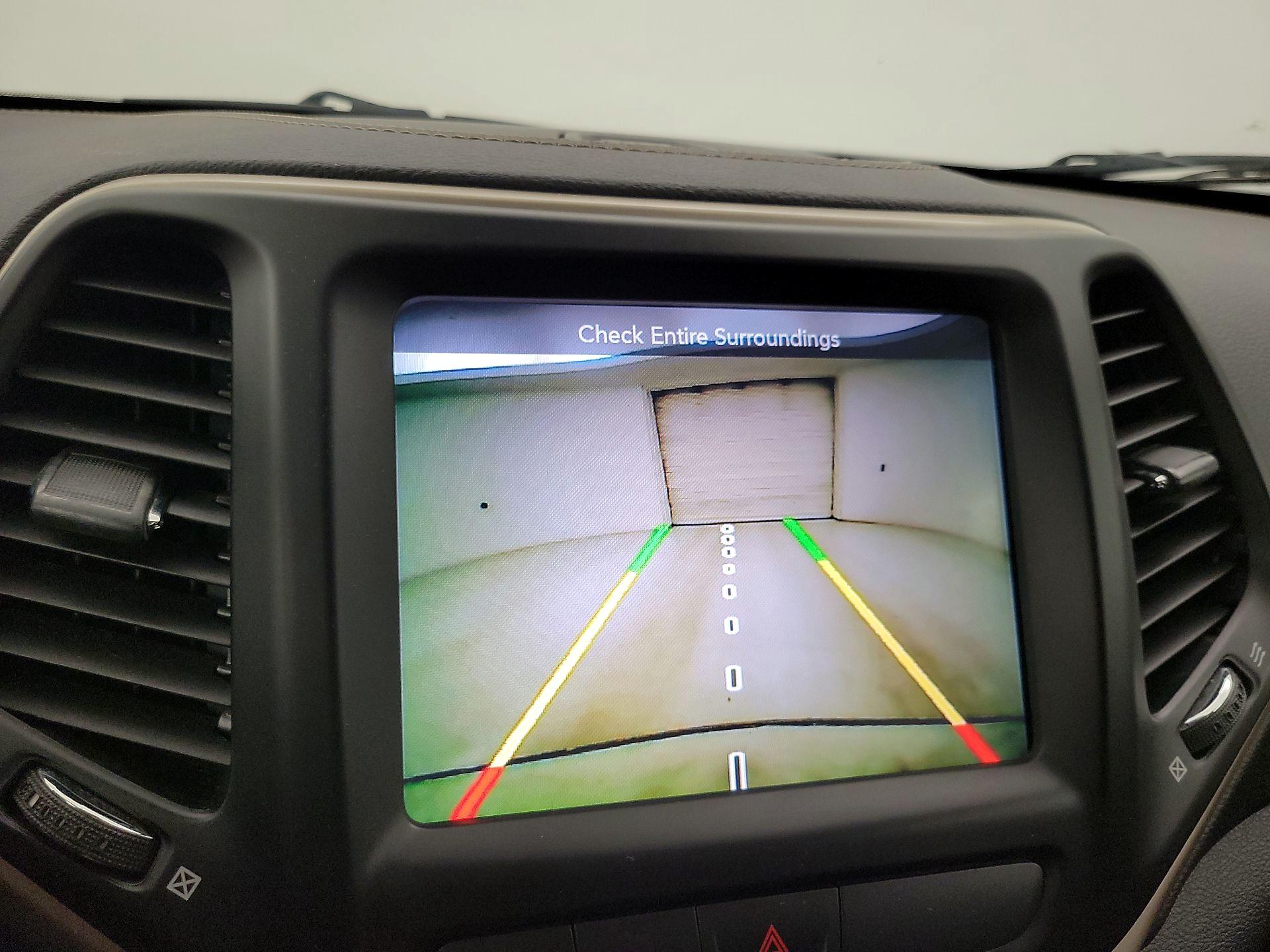 Thumbnail: 2016 Jeep Cherokee - 14