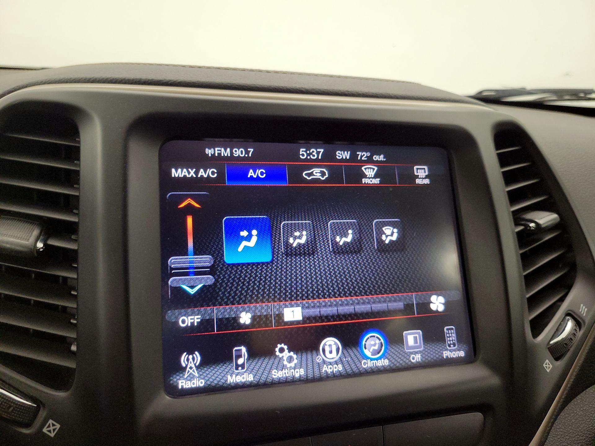 Thumbnail: 2016 Jeep Cherokee - 16