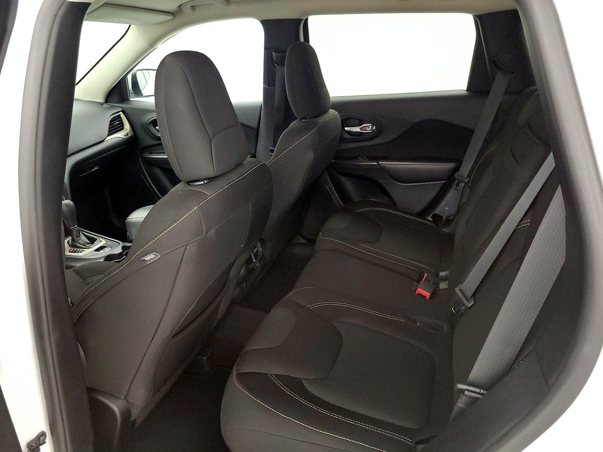 Thumbnail: 2016 Jeep Cherokee - 19