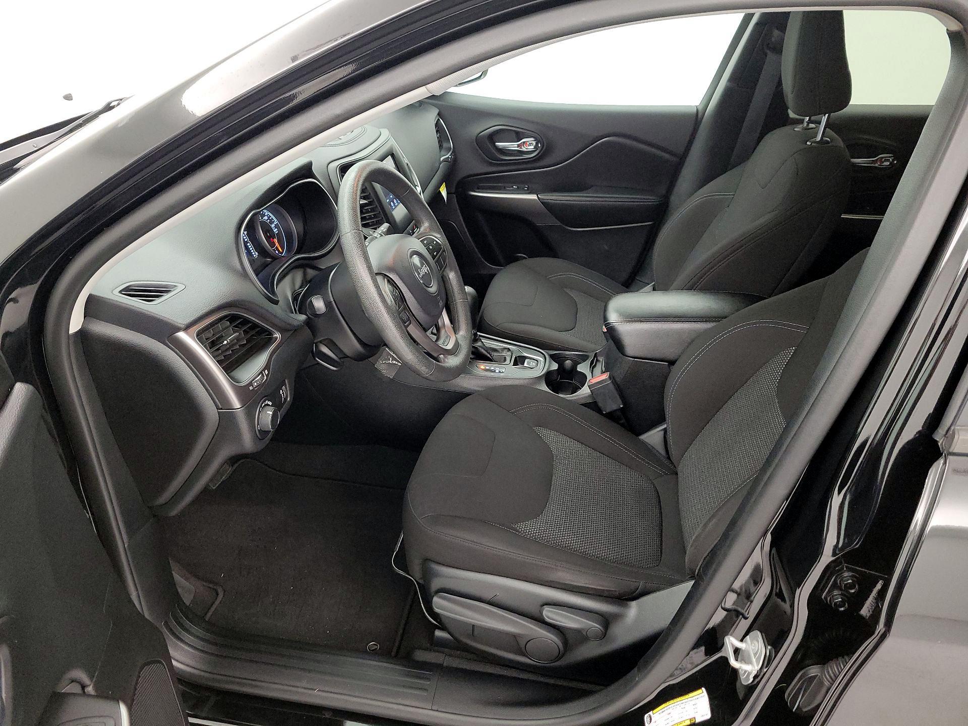 Thumbnail: 2020 Jeep Cherokee - 11