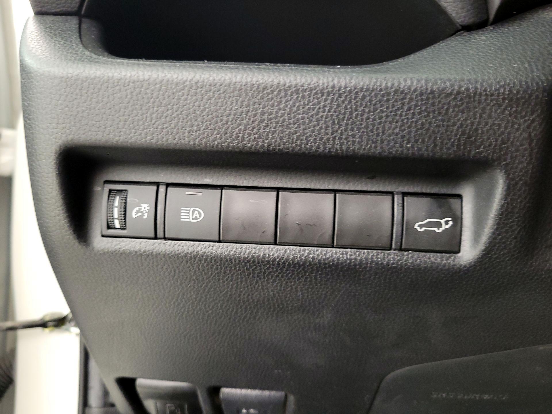 Thumbnail: 2022 Toyota RAV4 - 13