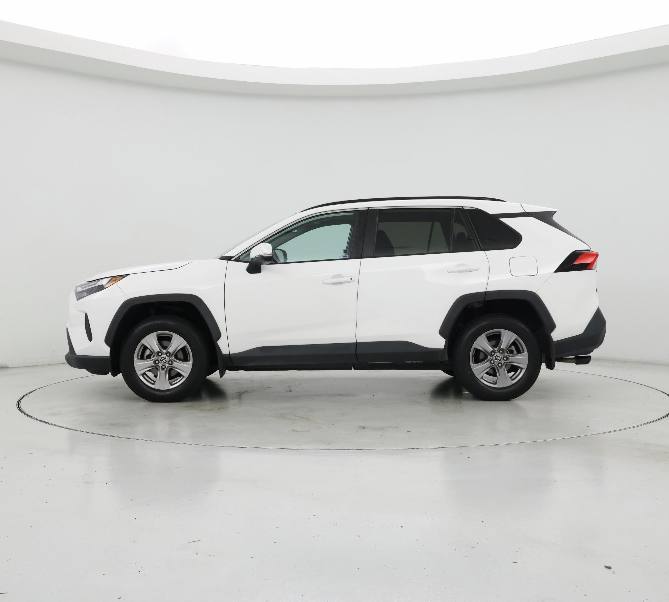 Thumbnail: 2022 Toyota RAV4 - 3