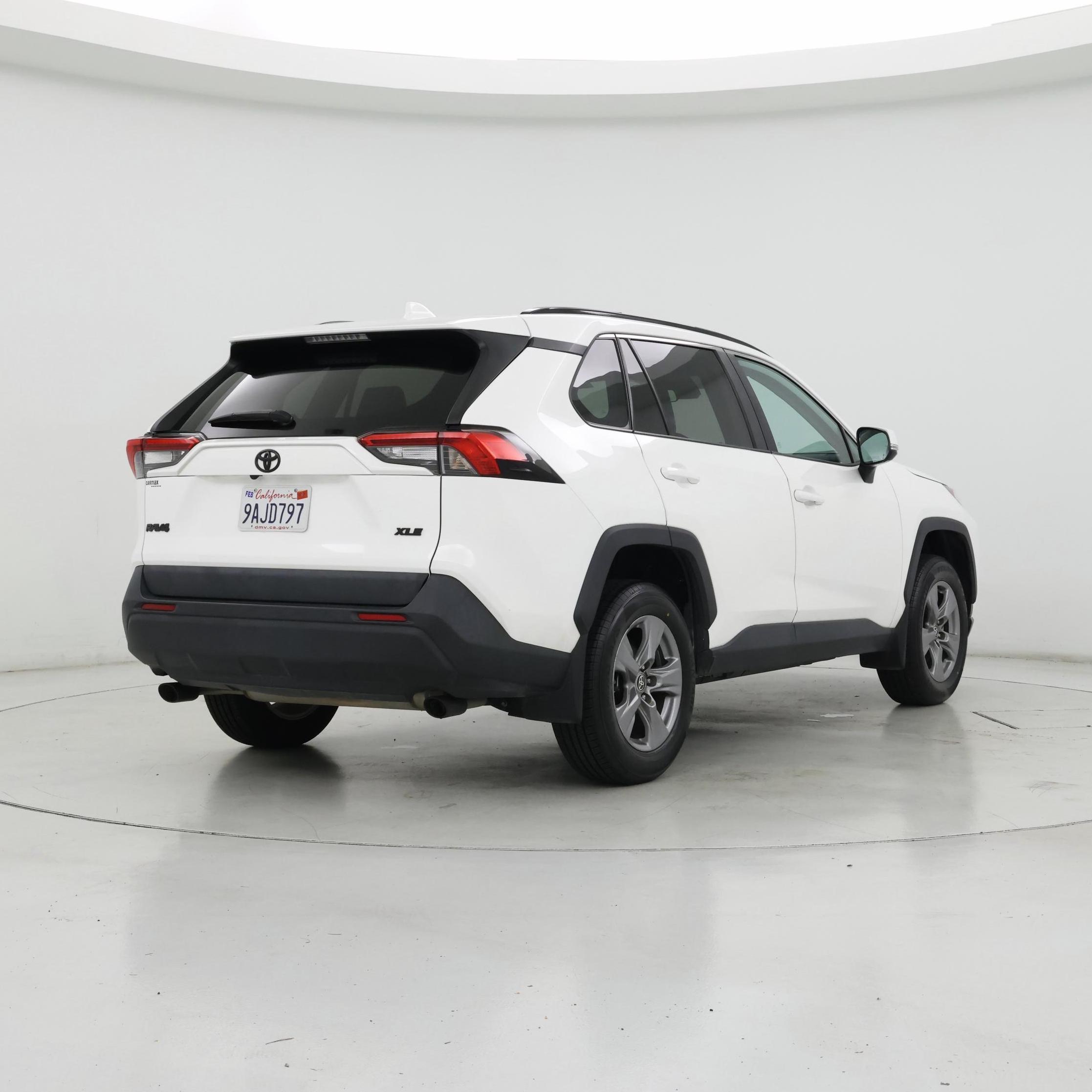 Thumbnail: 2022 Toyota RAV4 - 8