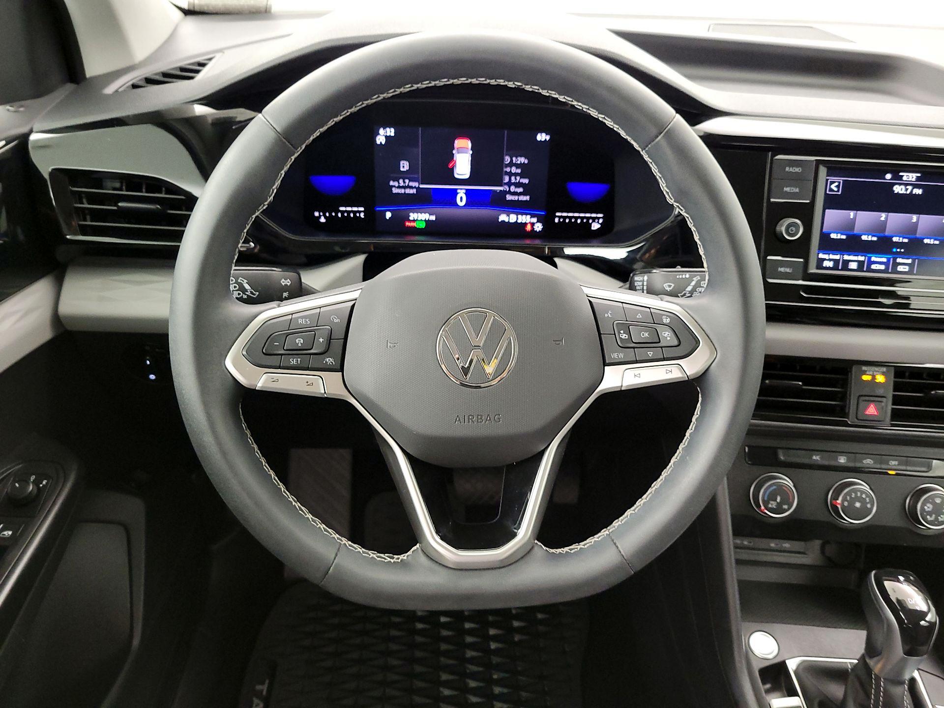 Thumbnail: 2022 Volkswagen Taos - 10