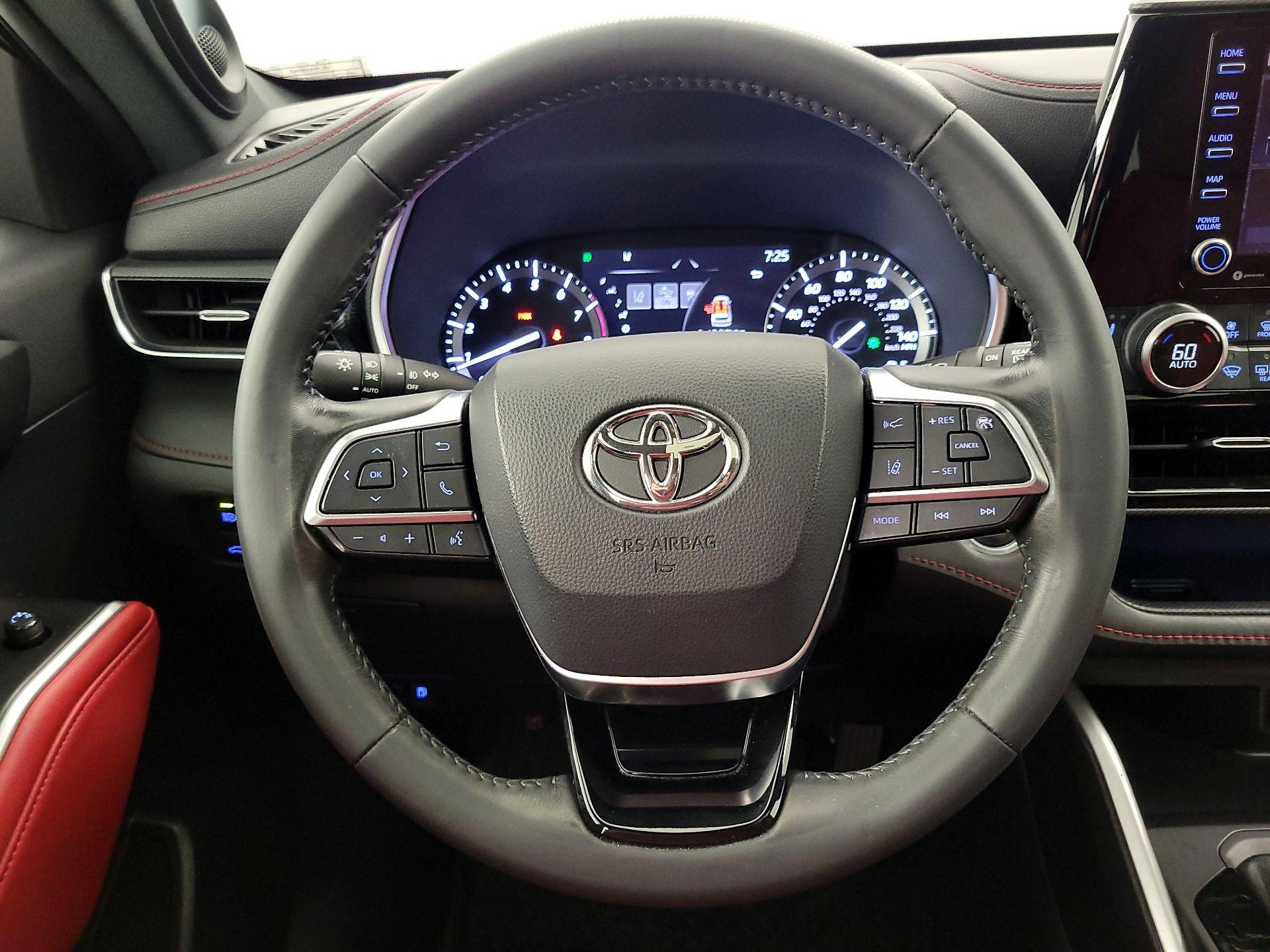 Thumbnail: 2021 Toyota Highlander - 10