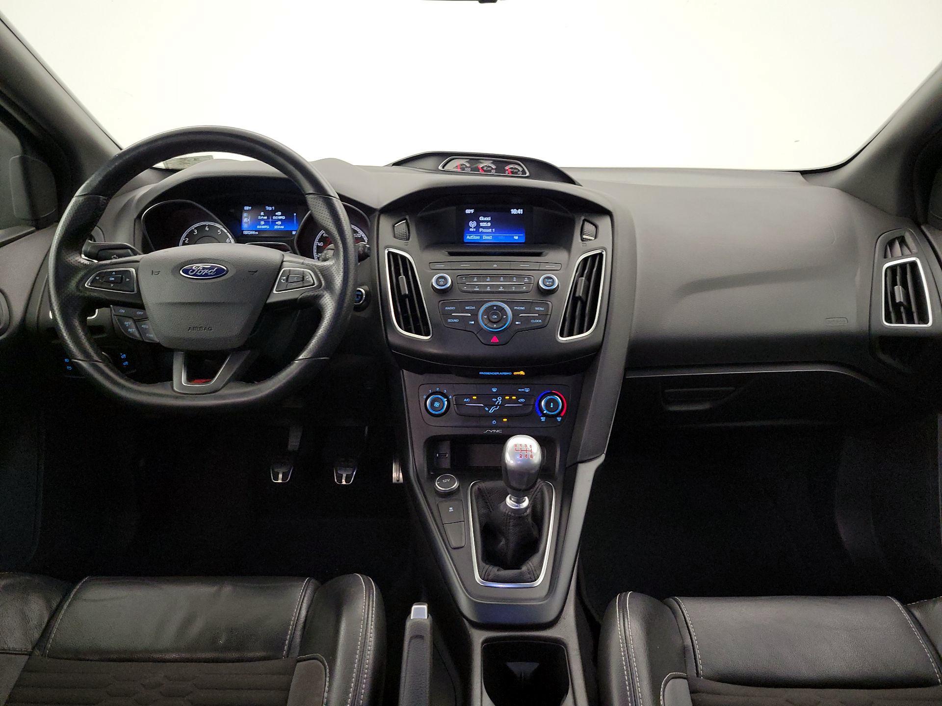 Thumbnail: 2016 Ford Focus - 9
