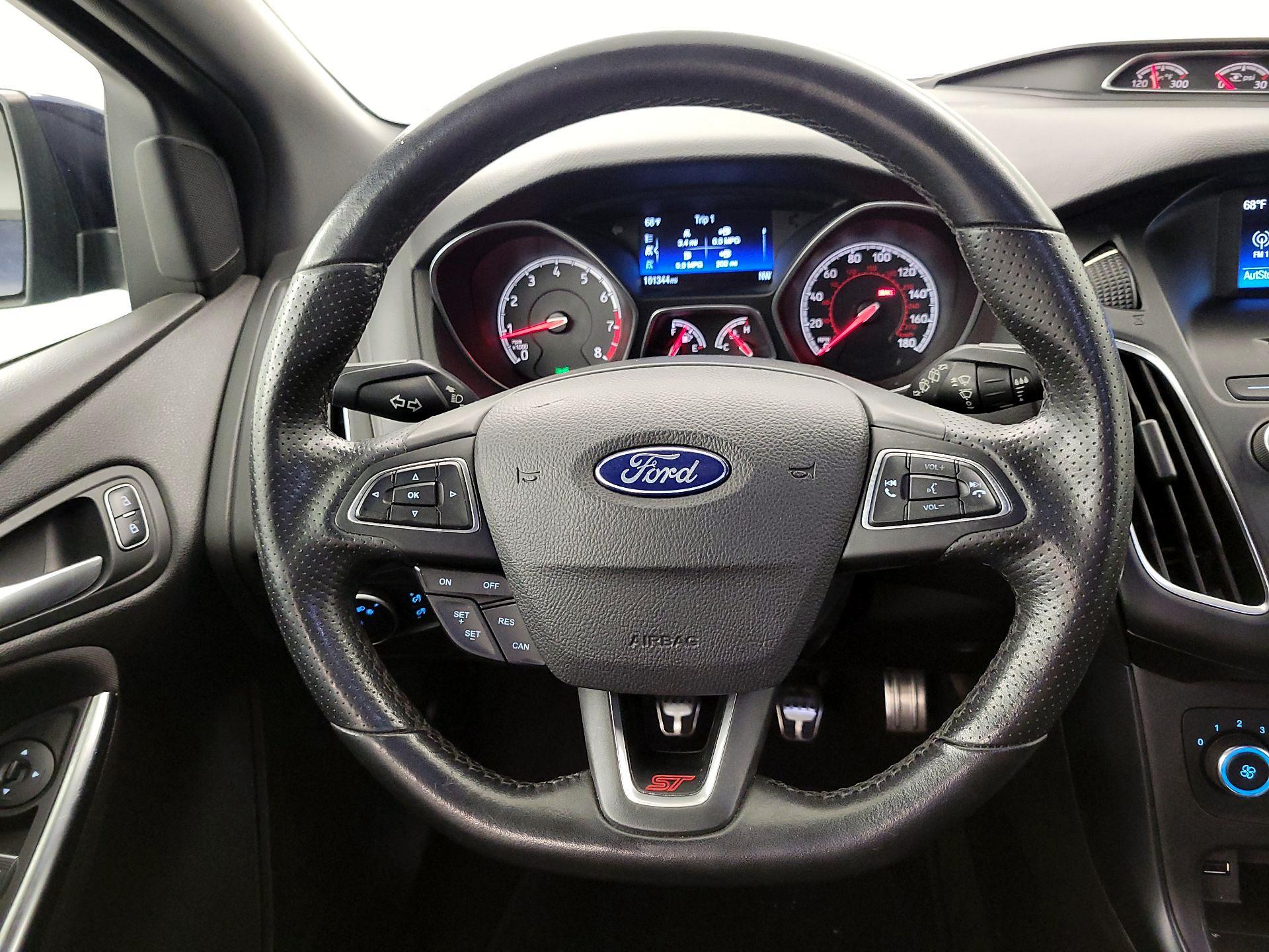 Thumbnail: 2016 Ford Focus - 10