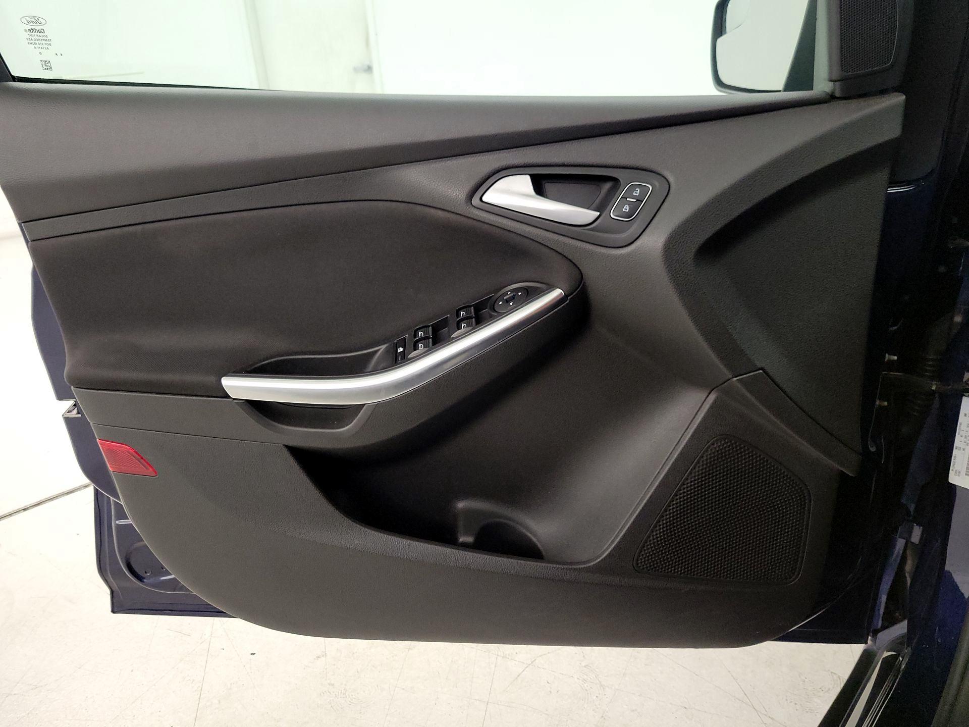 Thumbnail: 2016 Ford Focus - 12