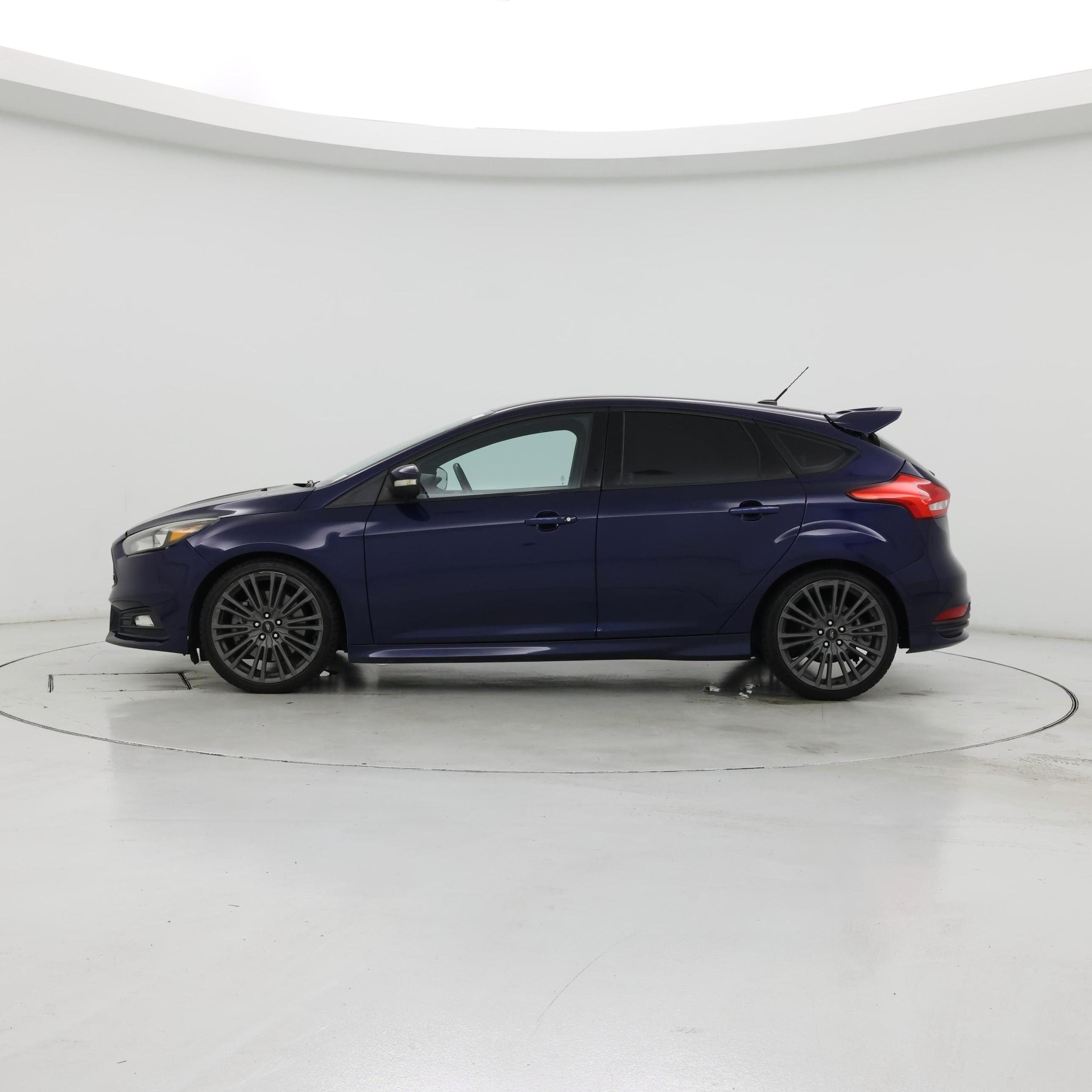 Thumbnail: 2016 Ford Focus - 3