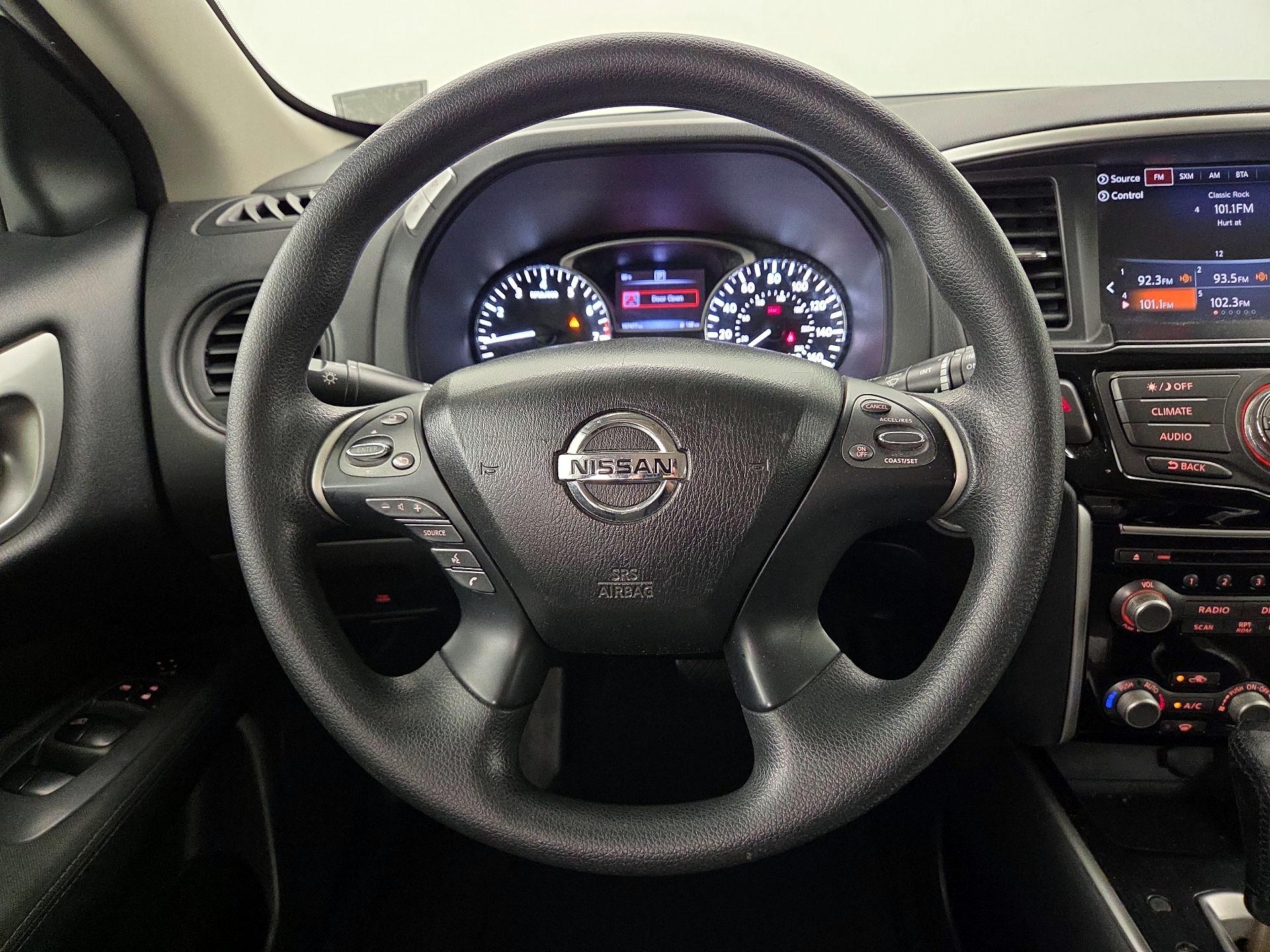 Thumbnail: 2017 Nissan Pathfinder - 10