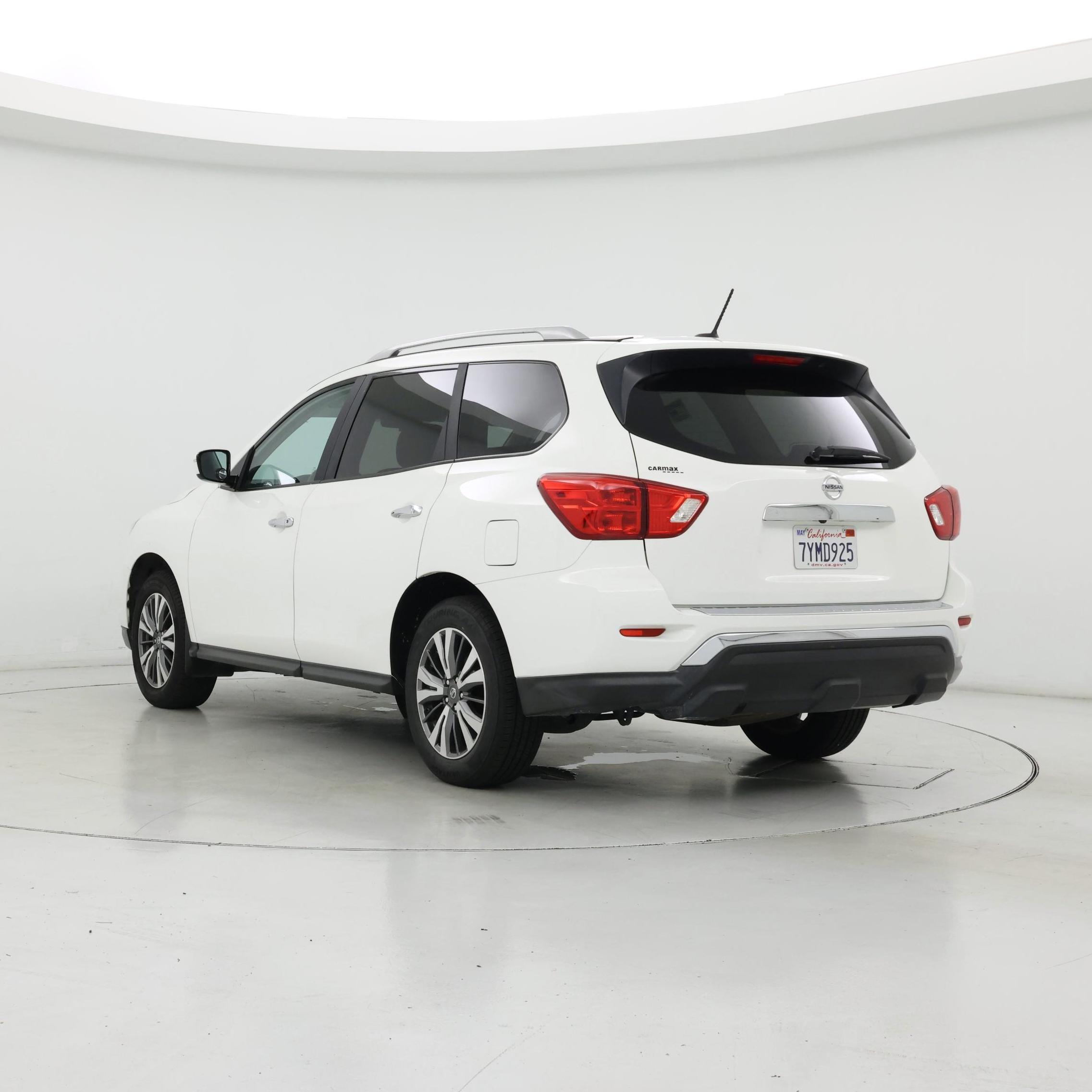 Thumbnail: 2017 Nissan Pathfinder - 2