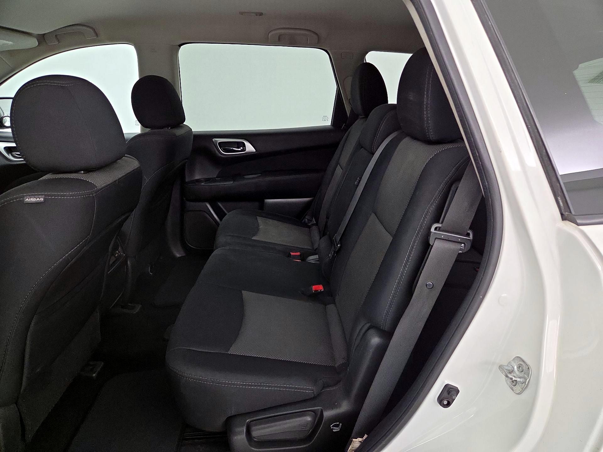 Thumbnail: 2017 Nissan Pathfinder - 19