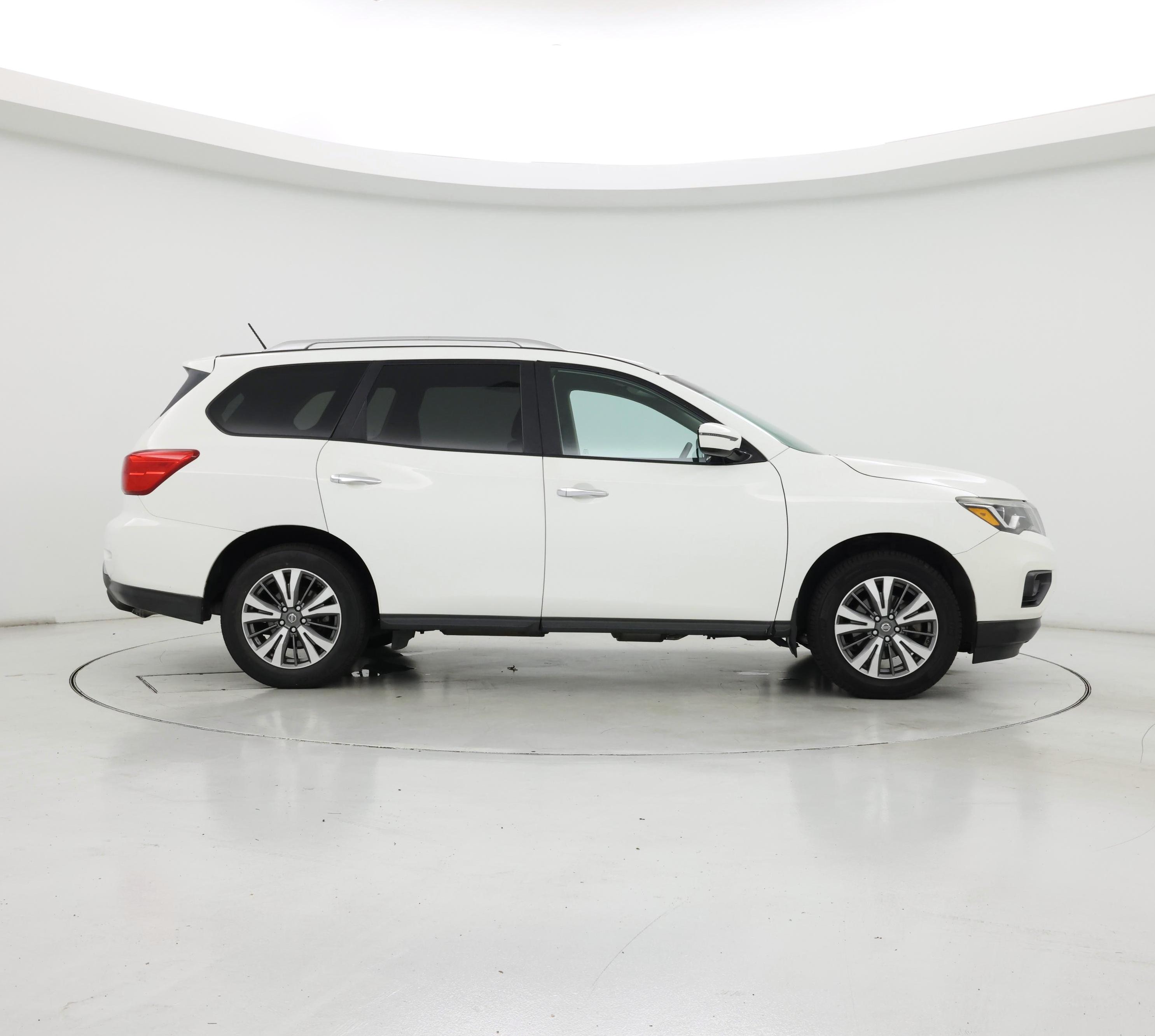 Thumbnail: 2017 Nissan Pathfinder - 7