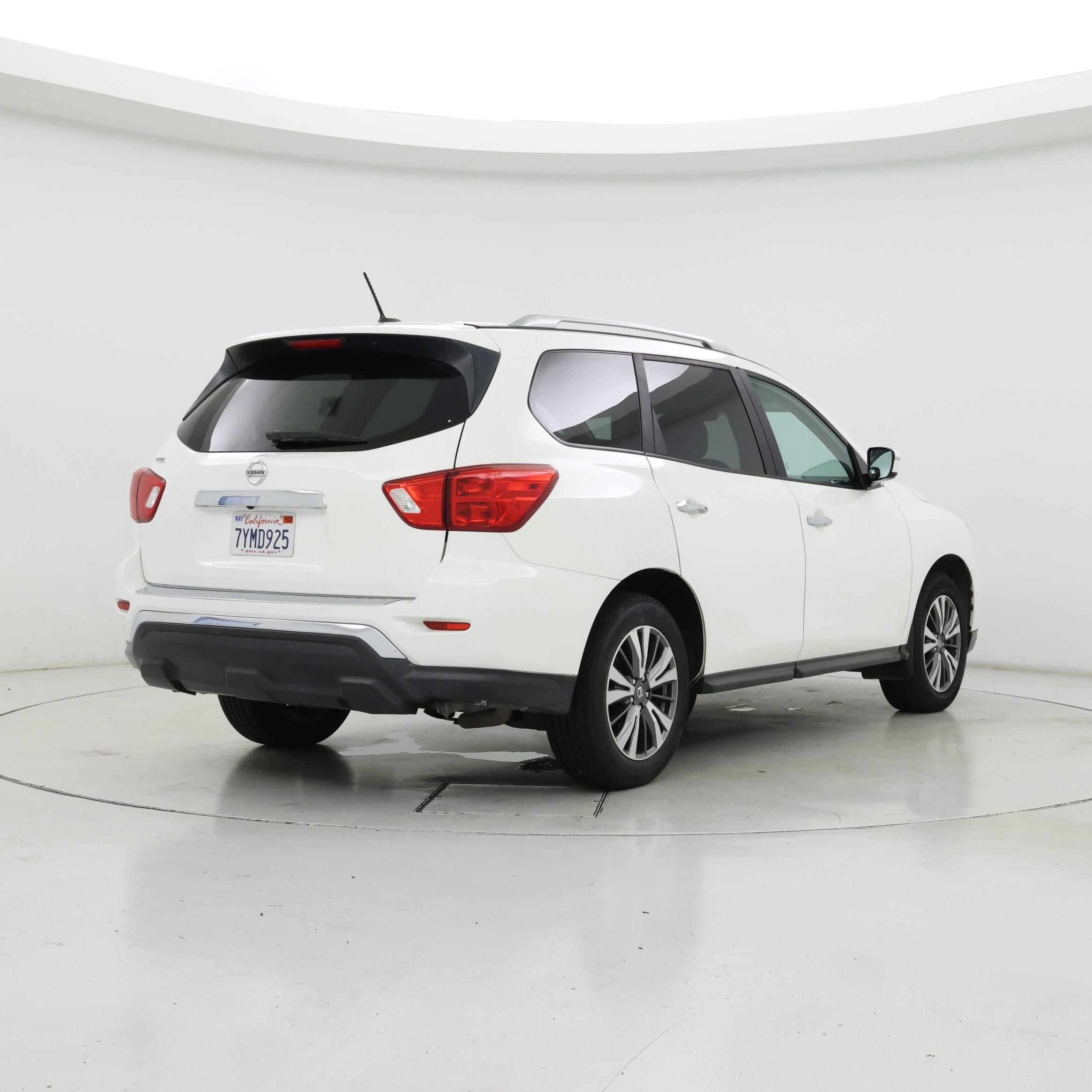 Thumbnail: 2017 Nissan Pathfinder - 8