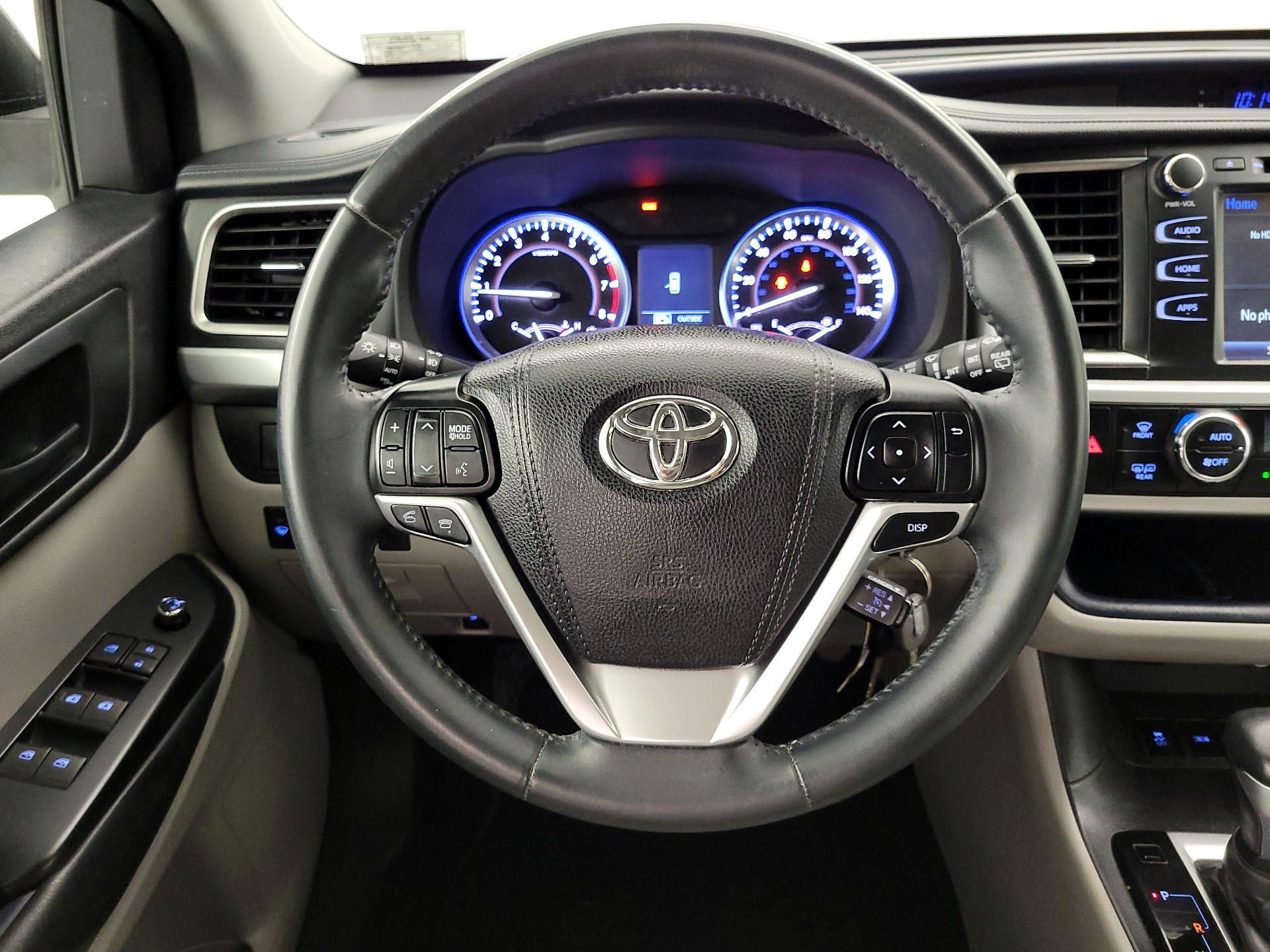 Thumbnail: 2016 Toyota Highlander - 10