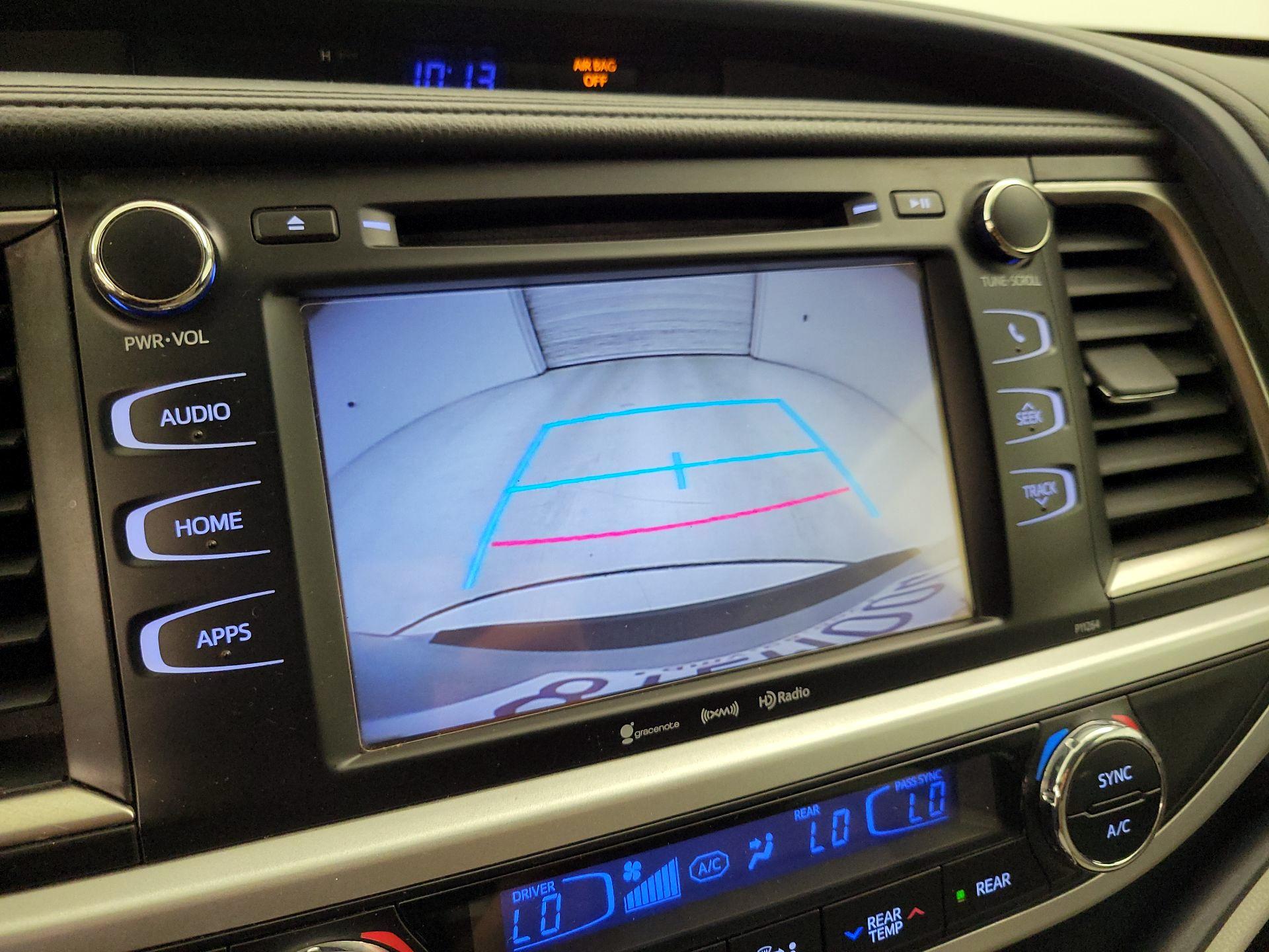 Thumbnail: 2016 Toyota Highlander - 14