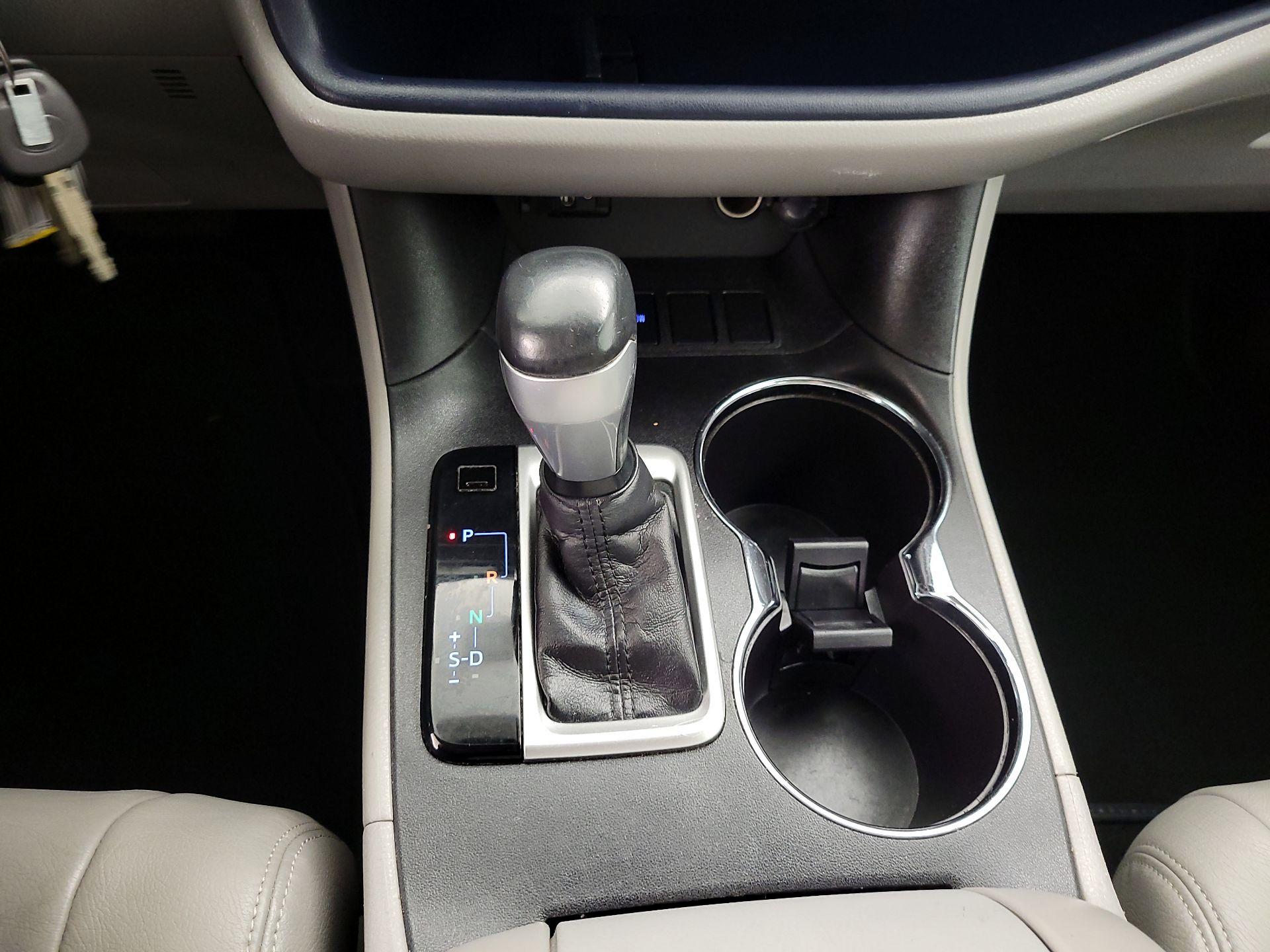 Thumbnail: 2016 Toyota Highlander - 17