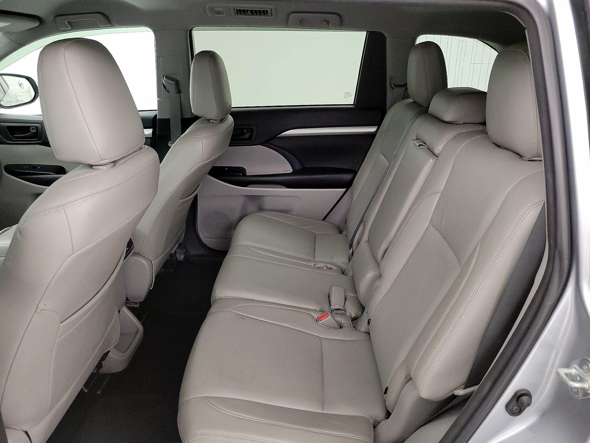 Thumbnail: 2016 Toyota Highlander - 19