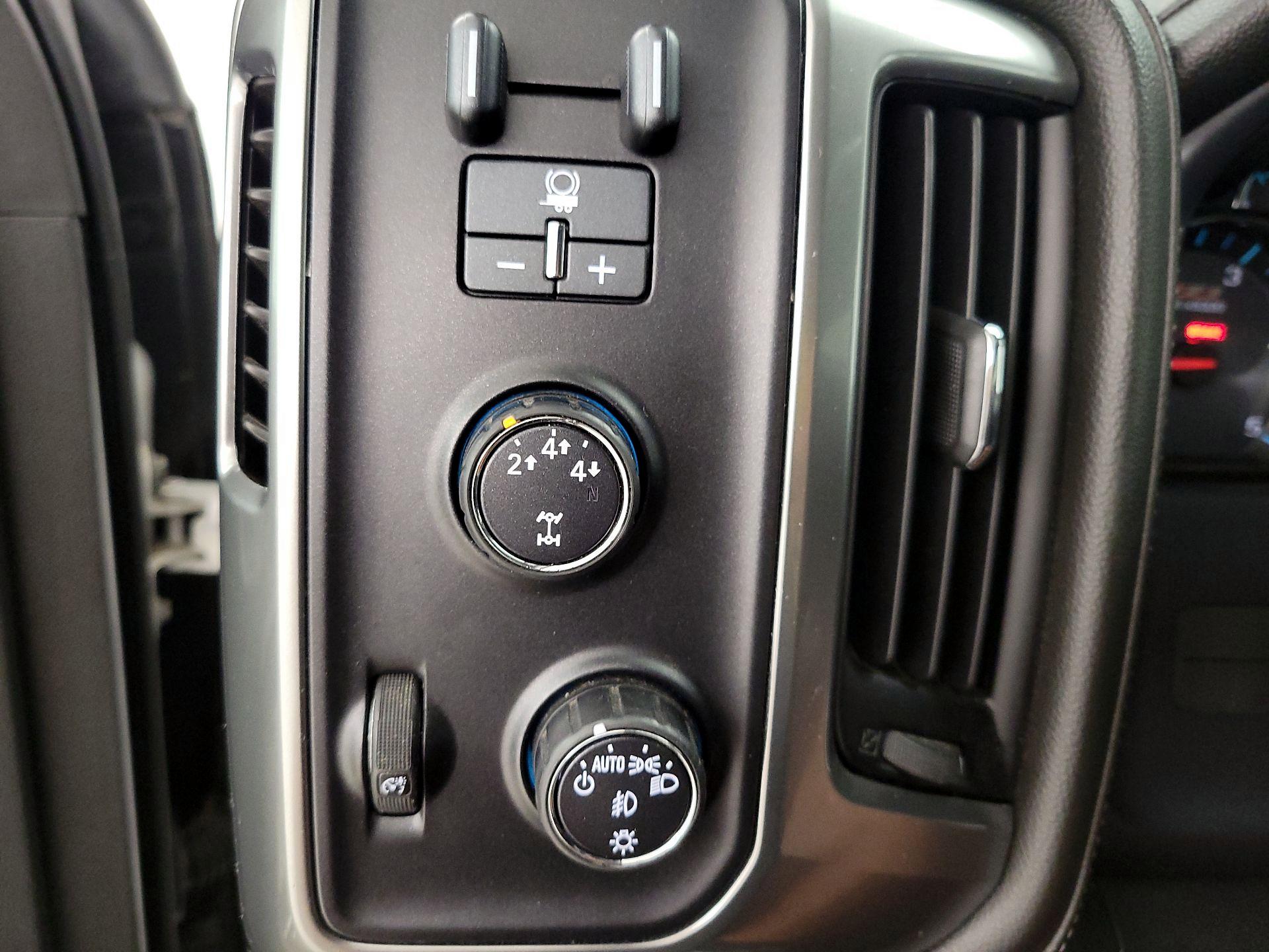 Thumbnail: 2015 Chevrolet Silverado 2500 - 13