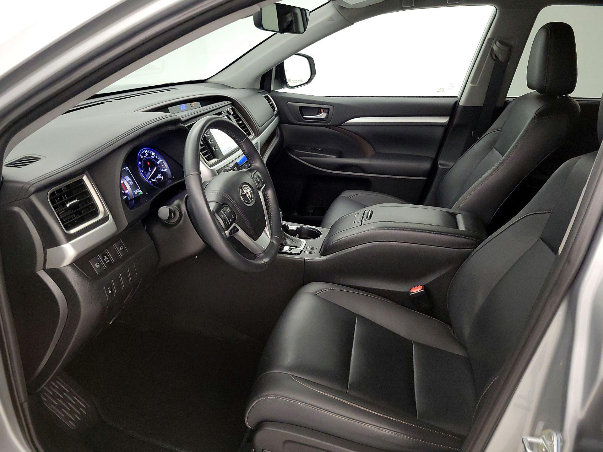 Thumbnail: 2019 Toyota Highlander - 11