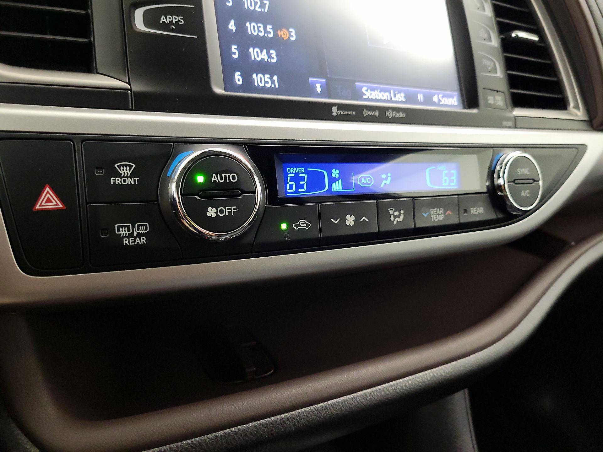 Thumbnail: 2019 Toyota Highlander - 17