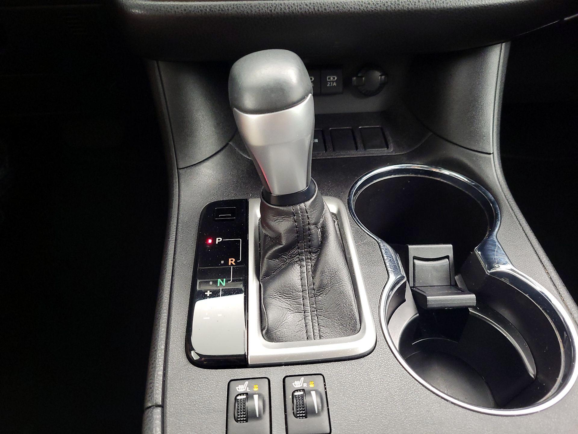 Thumbnail: 2019 Toyota Highlander - 18