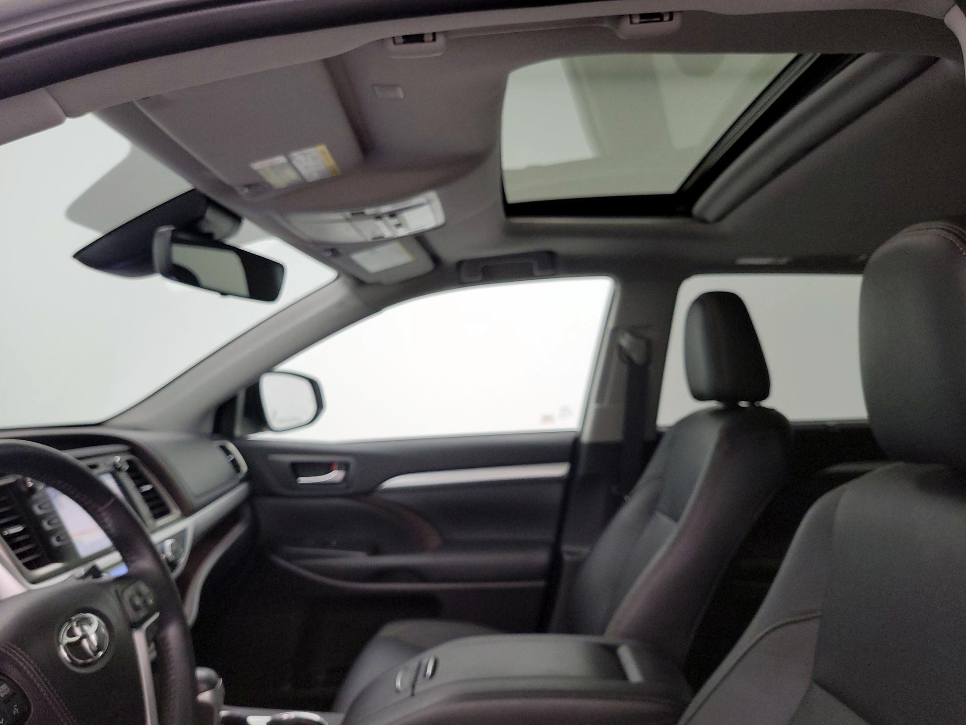 Thumbnail: 2019 Toyota Highlander - 20